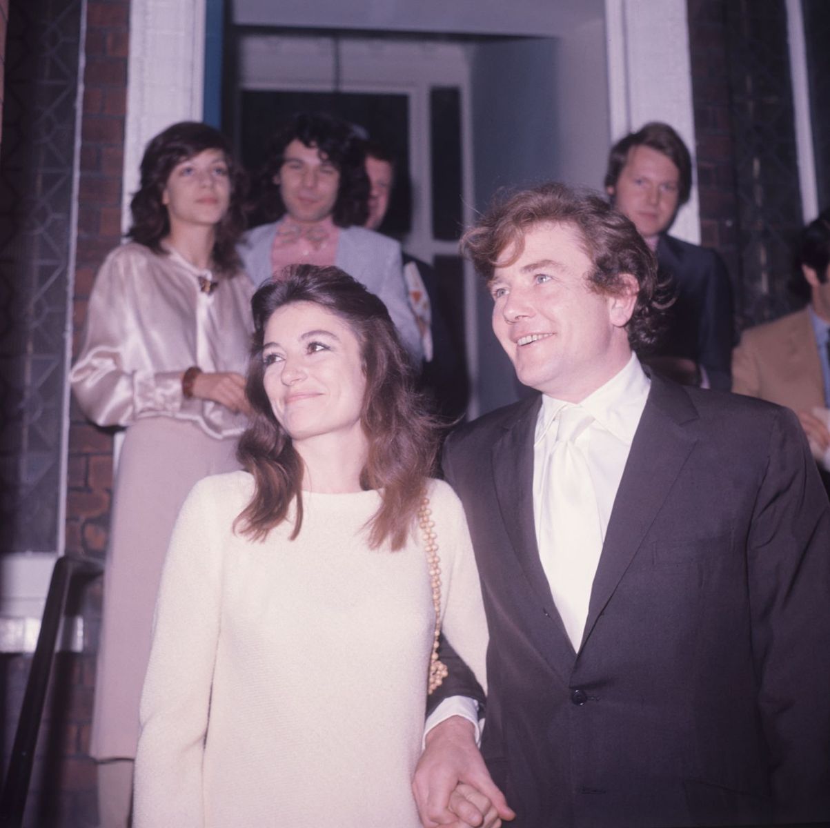 L'acteur Albert Finney et sa femme Anouk Aimée | Photo : Getty Images