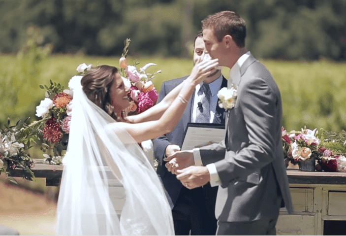 Imagen tomada de: YouTube.com / The Knot
