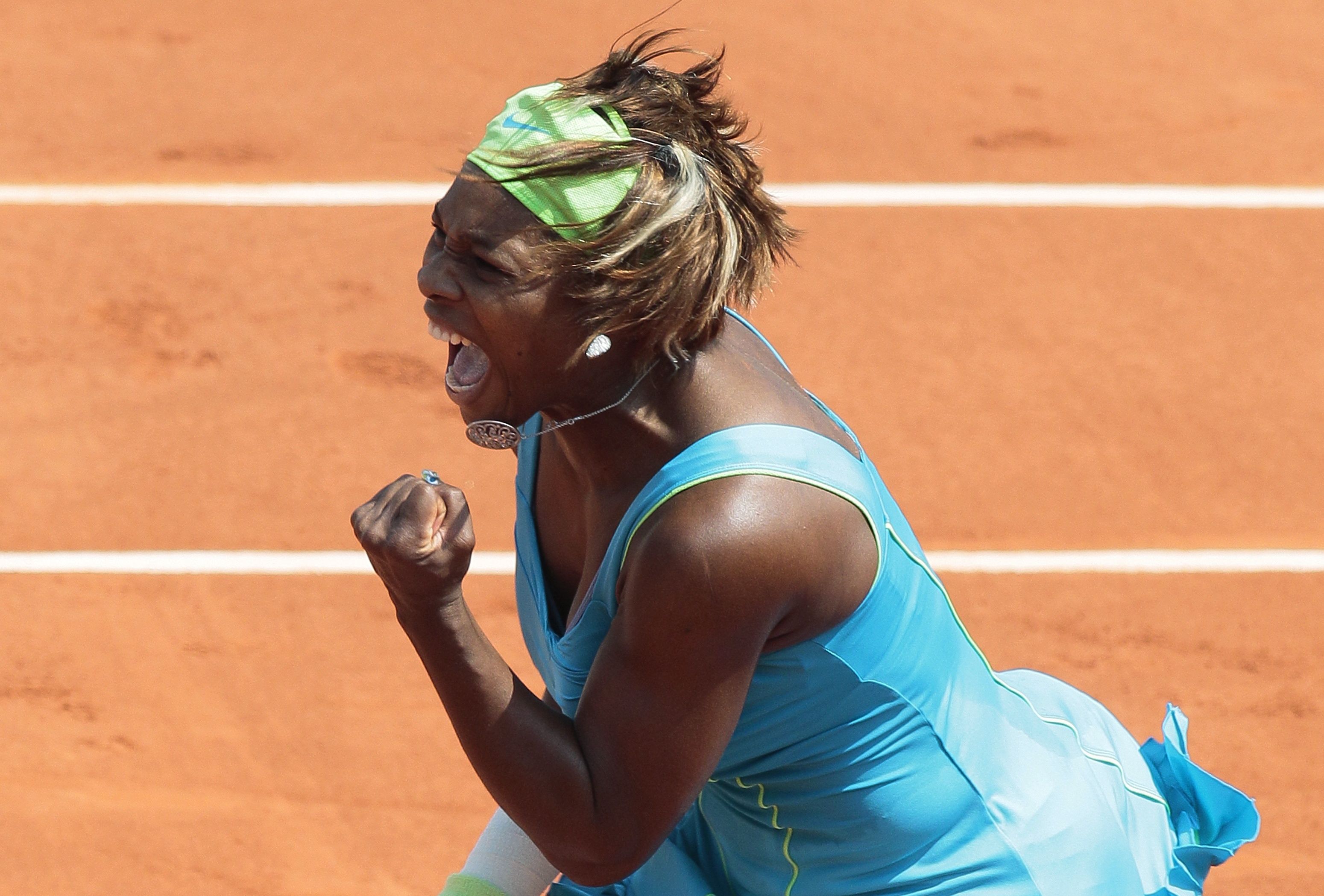 Serena Williams playing in the women's quarter-final during the French Open tennis championship on June 2, 2010, in Paris, France. | Source: Getty Images