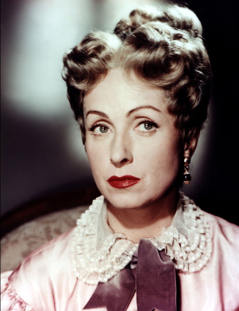 Danielle Darrieux sur le tournage de Le rouge et le noir réalisé par Claude Autant-Lara. | Photo : Getty Images