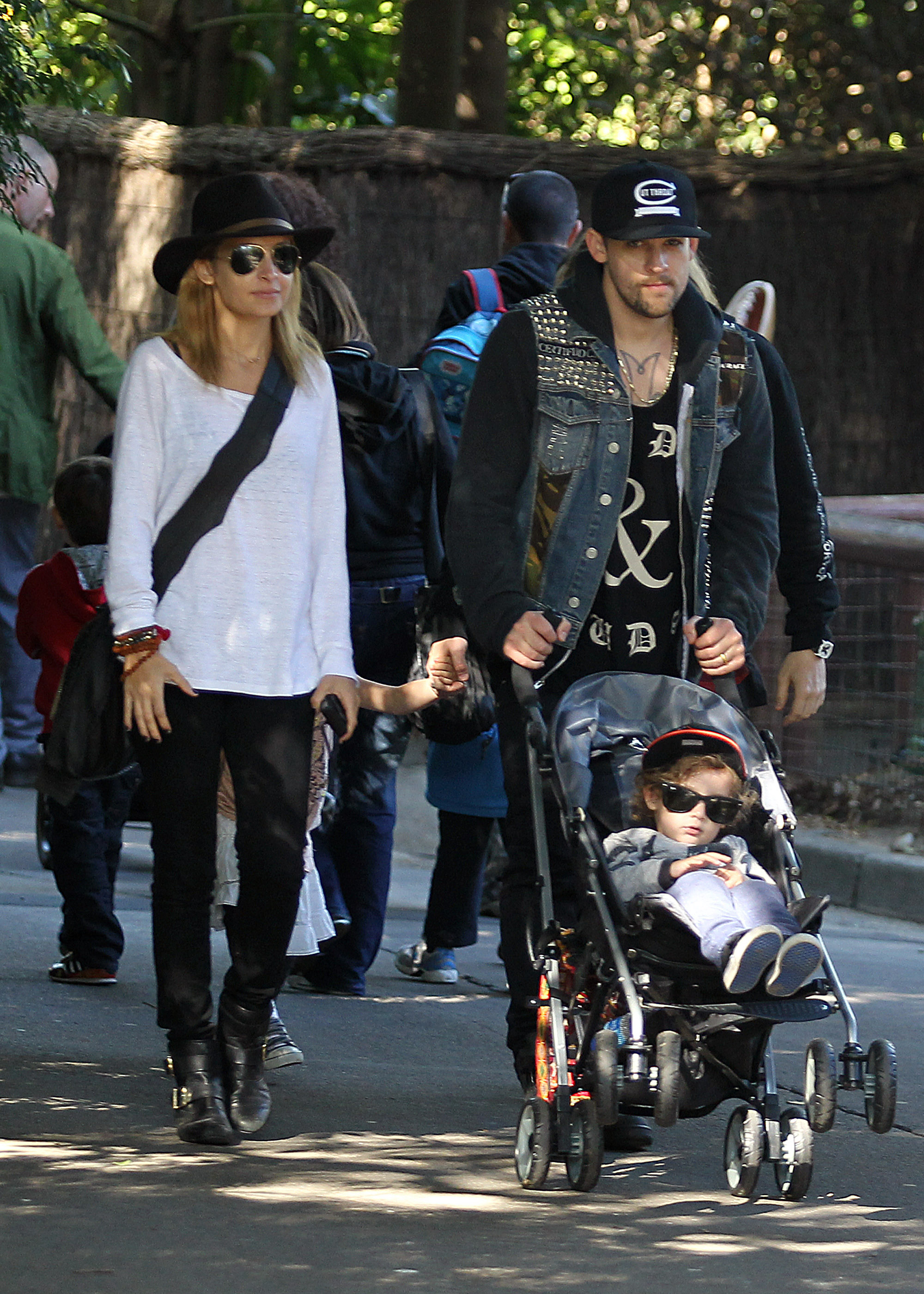 Nicole Richie and Joel Madden seen with their kids Sparrow and Harlow at Taronga Zoo on May 16, 2012 in Sydney, Australia. | Source: Getty Images