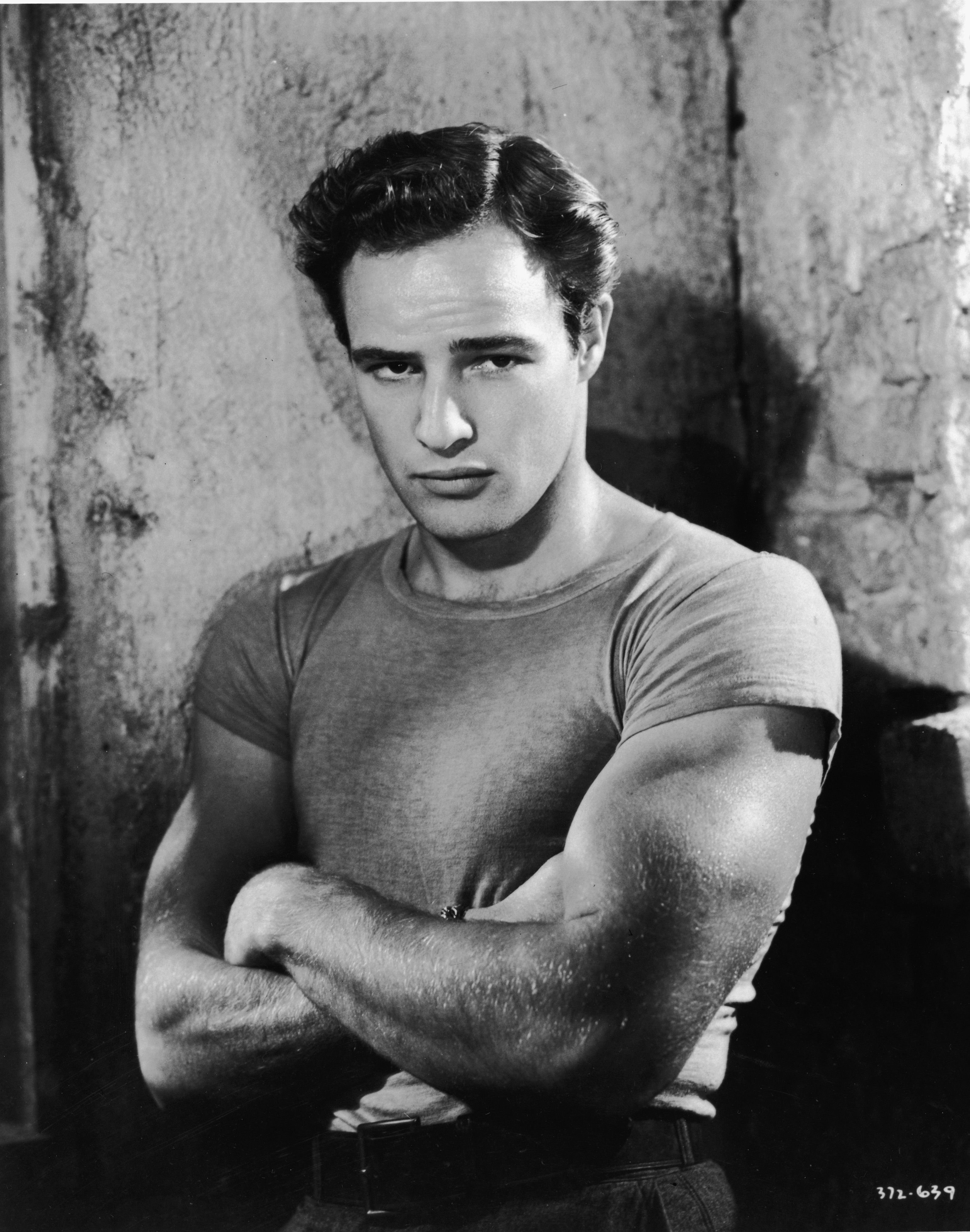 Marlon Brando with his arms folded, circa 1951. | Source: Getty Images