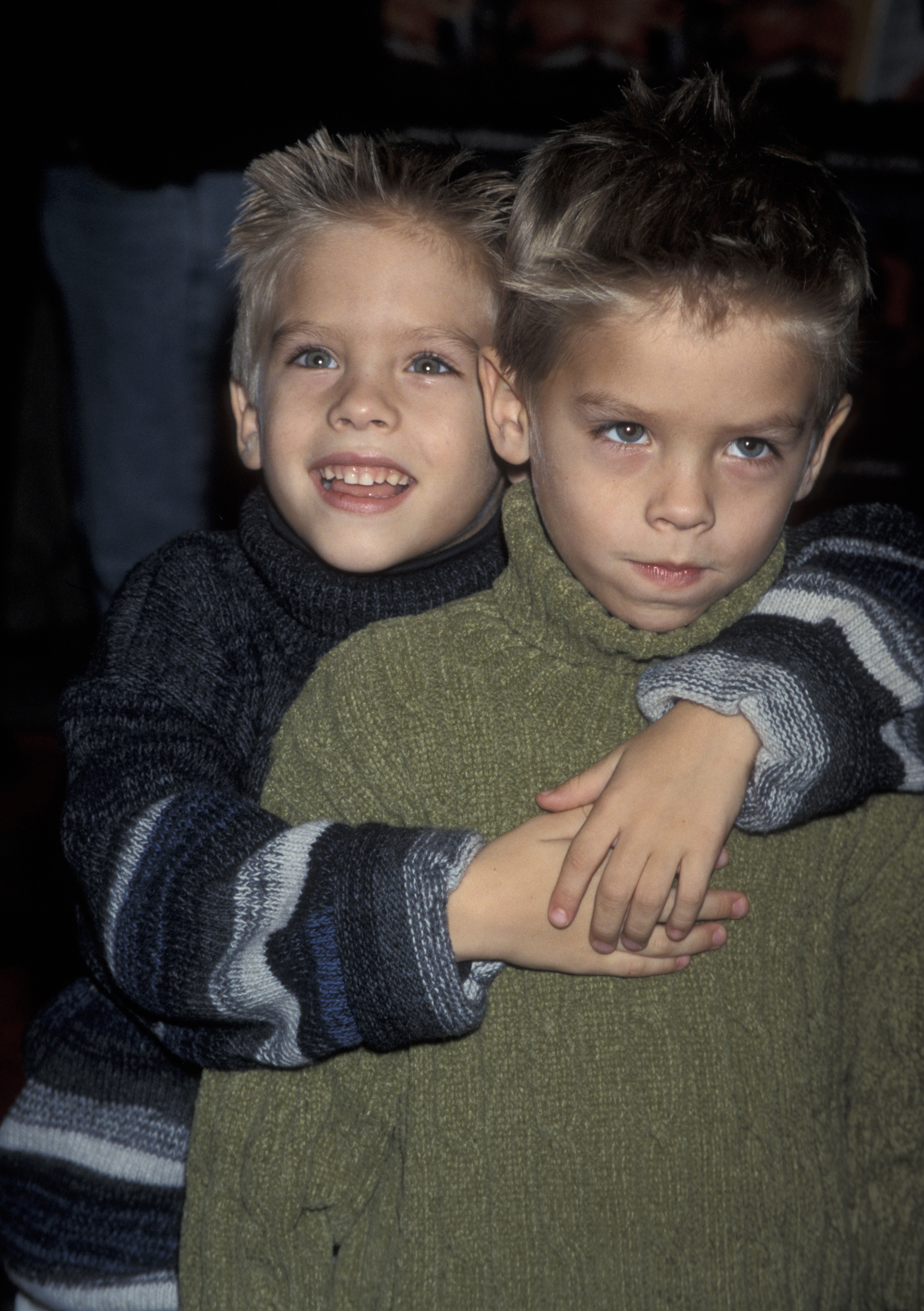 Dylan and Cole Sprouse at the premiere of "The Waterboy" in New York, circa 1998. | Source: Getty Images