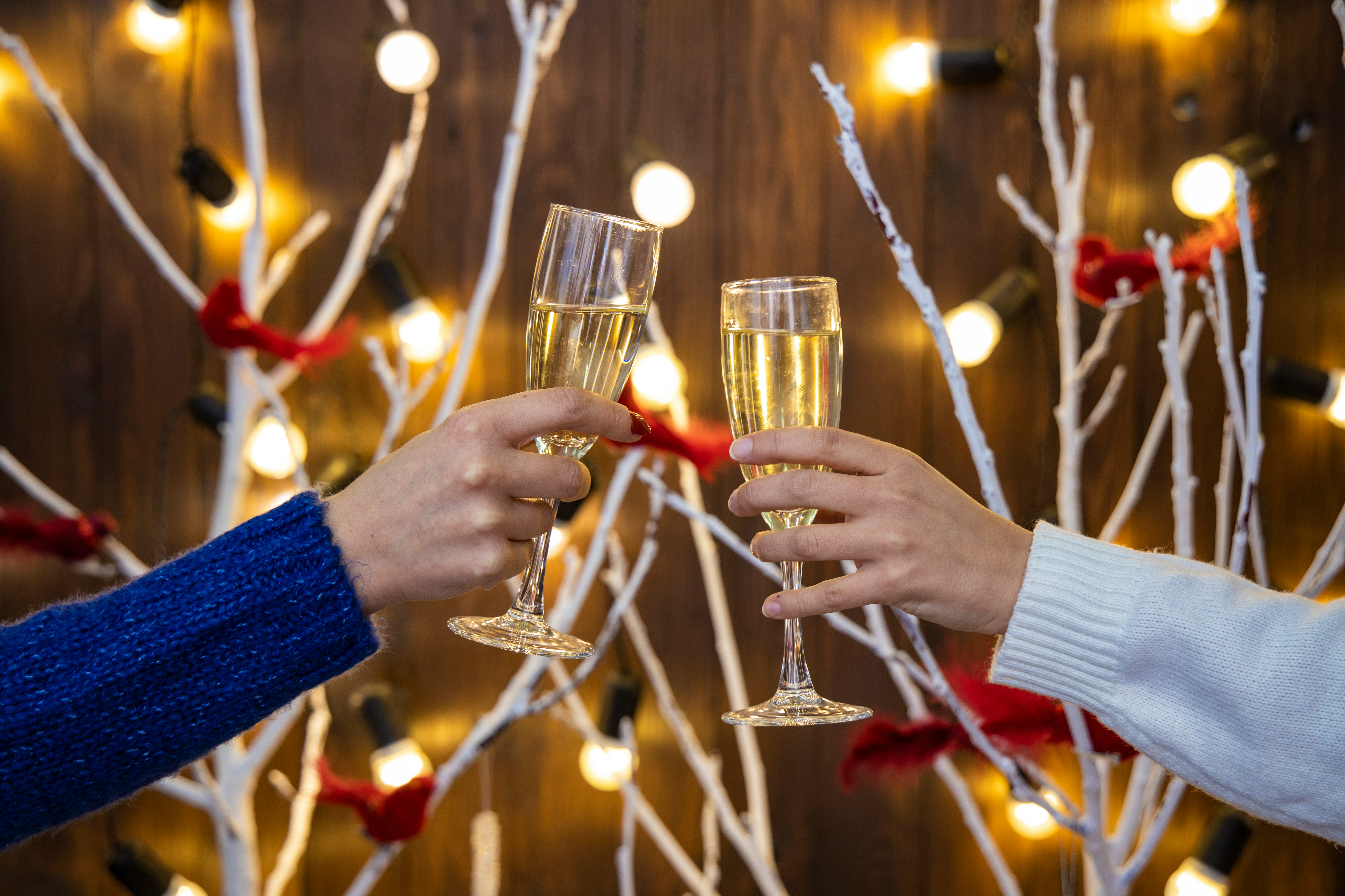 Two people toasting to something | Source: Unsplash