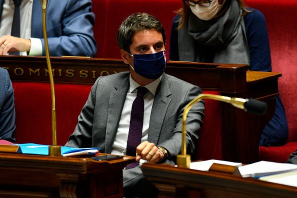 Gabriel Attal, secrétaire d'État français assiste à la séance hebdomadaire de questions au gouvernement à l'Assemblée nationale. |Photo : Getty Images