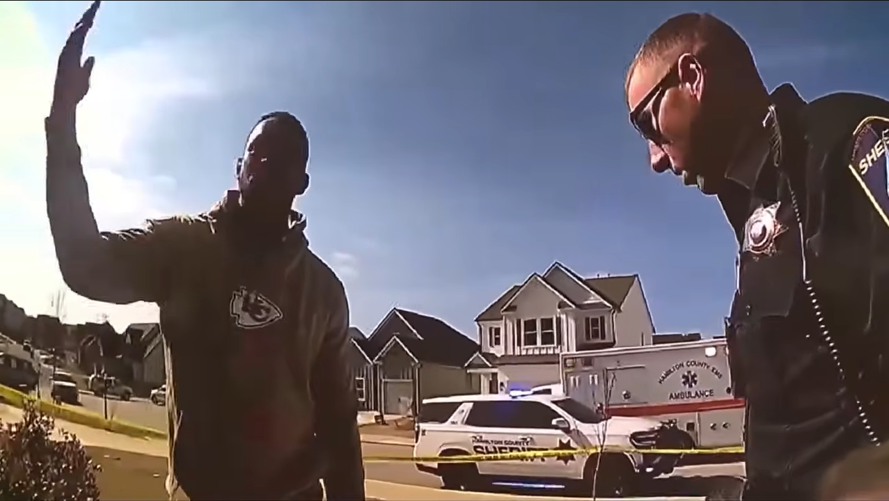 Darron Lee talks to police outside his home where Gabriella Perpetuo was found deceased, posted on March 10, 2026 | Source: YouTube/@newschannelnine