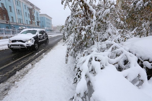 Photo showing a street during a snowfall | Photo: Getty Images