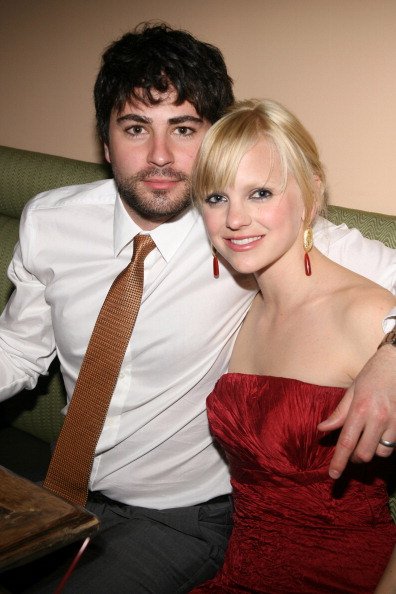 Anna Faris and Ben Indra at Providence in New York, New York, United States on April 10, 2006. | Photo: Getty Images 