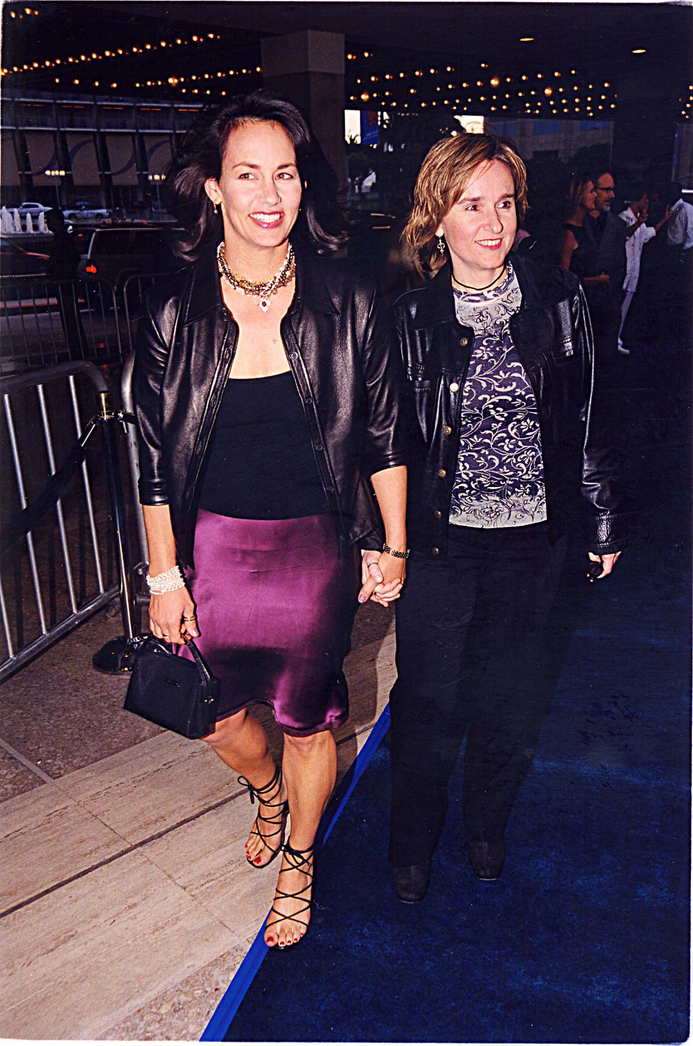 Melissa Etheridge and Julie Cypher at the premiere of “Love Letter" on May 21, 1999, in California. | Source: Getty Images