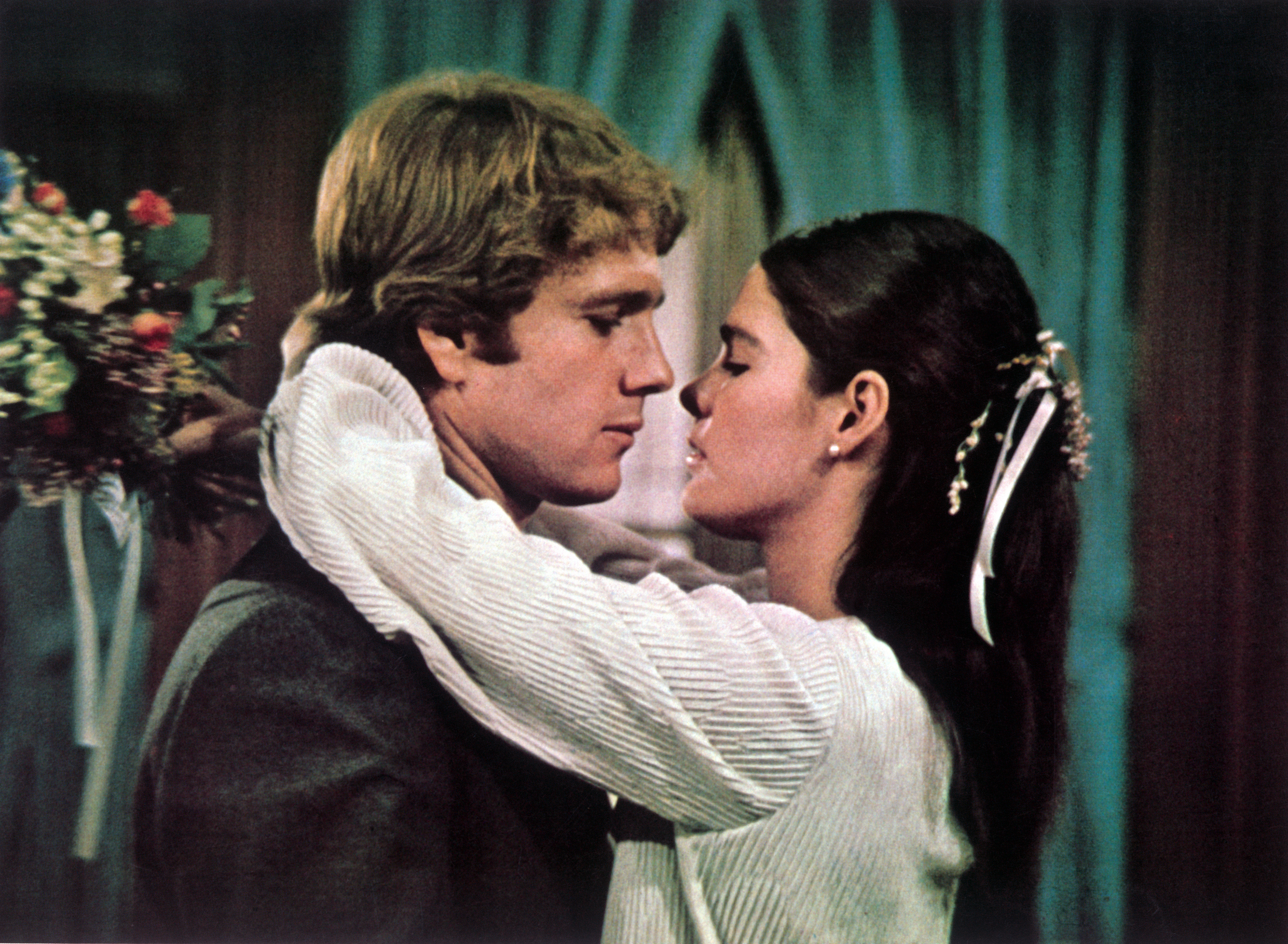 Ali MacGraw and Ryan O'Neal in "Love Story" in 1970 | Source: Getty Images
