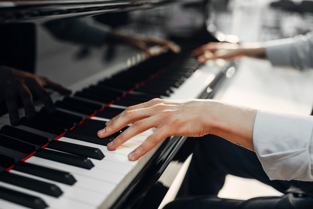 Pianista en el teclado del piano. | Foto: Shutterstock.