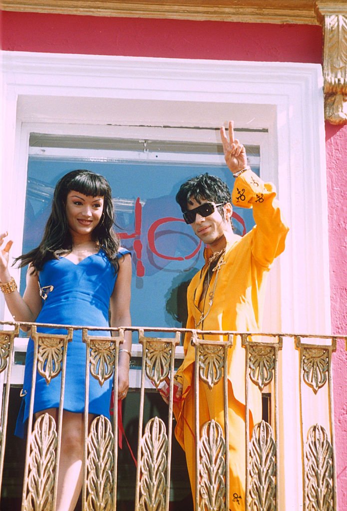 Mayte Garcia and Prince open his shop in Camden, London, Britain, circa 1994. | Source: Getty Images