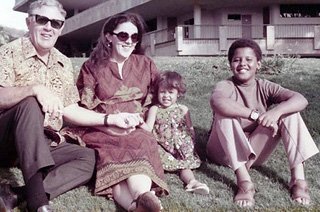 Ann Dunham and family/ Source: Wikimedia