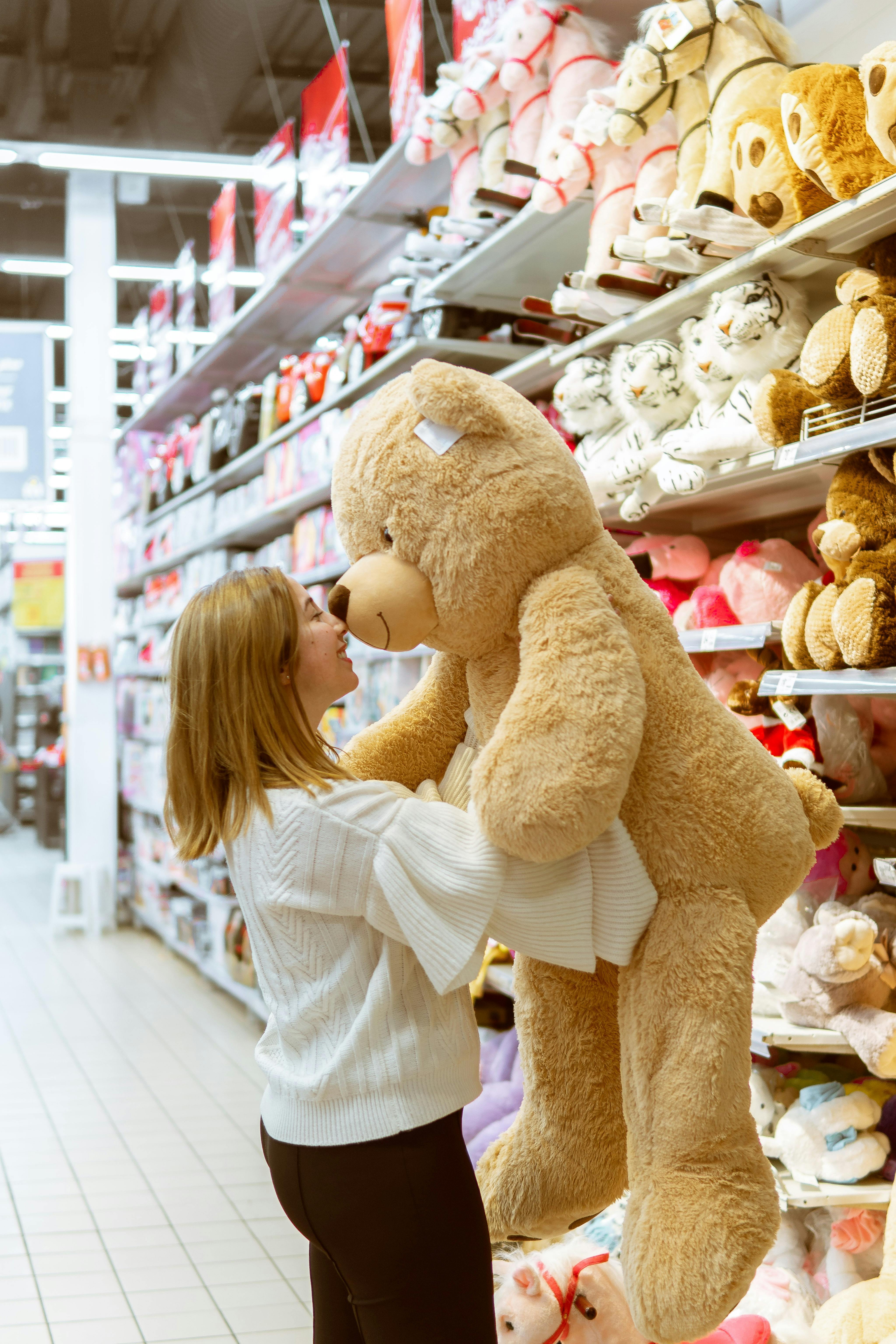 A woman cuddling a teddy bear | Source: Pexels