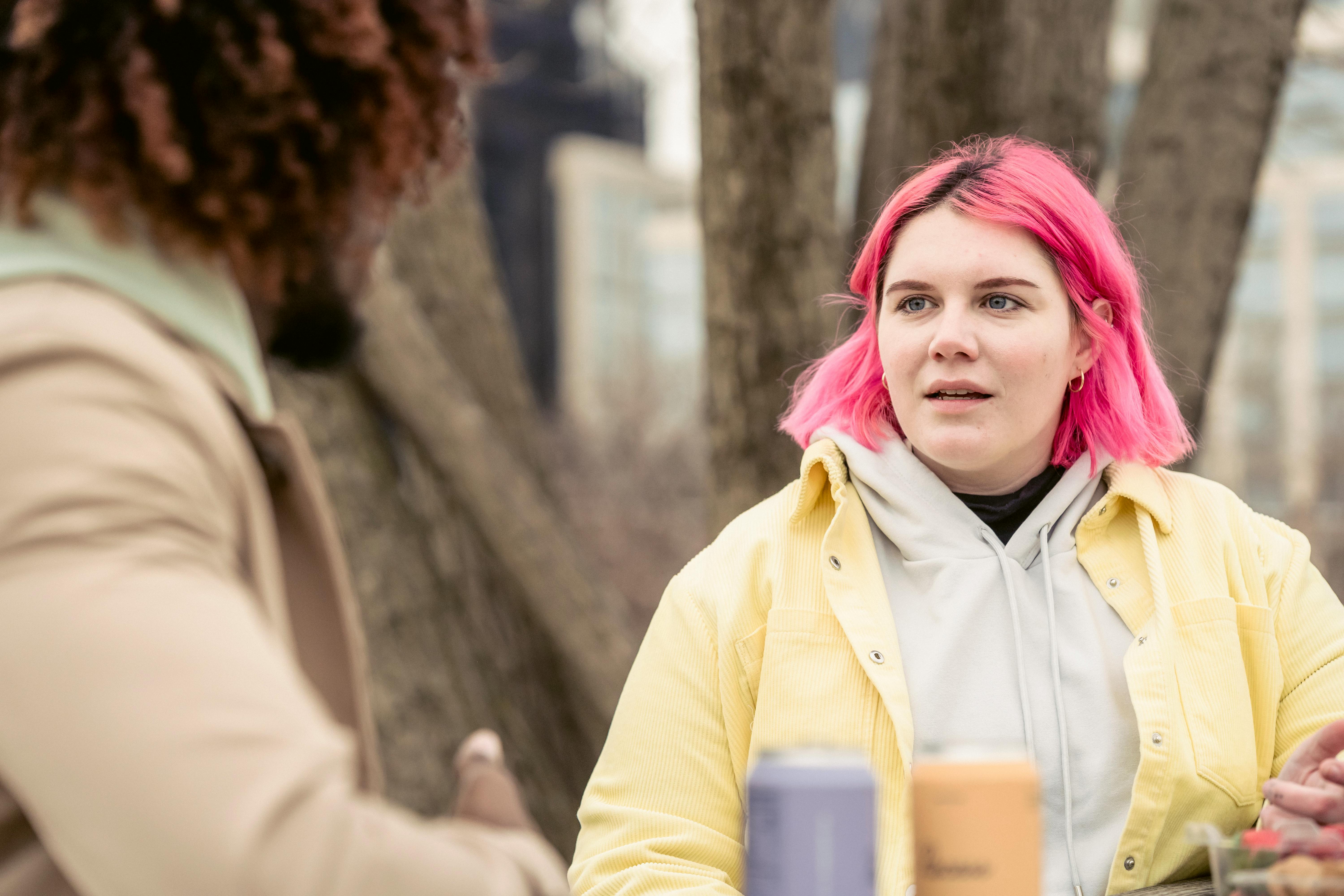 A unhappy-looking woman talking to someone | Source: Pexels