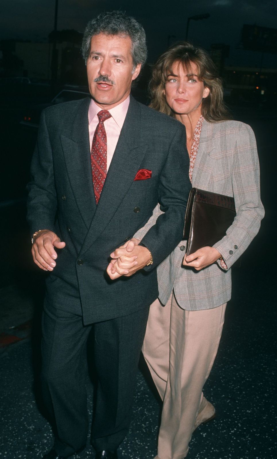 Alex and Jean Trebek at the opening of "Jackie Mason" on May 30, 1990, in Los Angeles, California | Photo: Ron Galella, Ltd./Ron Galella Collection/Getty Images