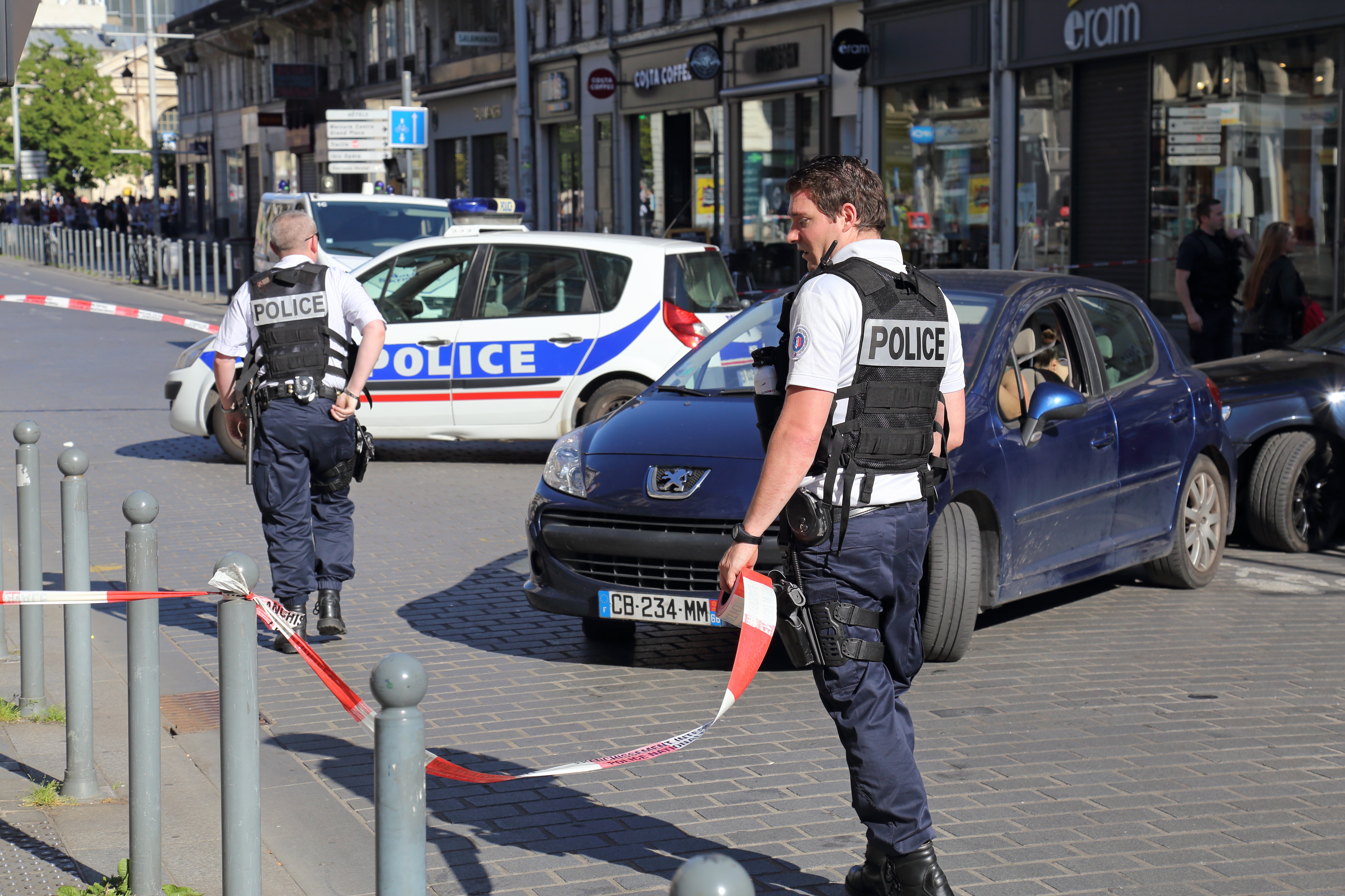 Photo montrant des policiers. | Photo : Shutterstock