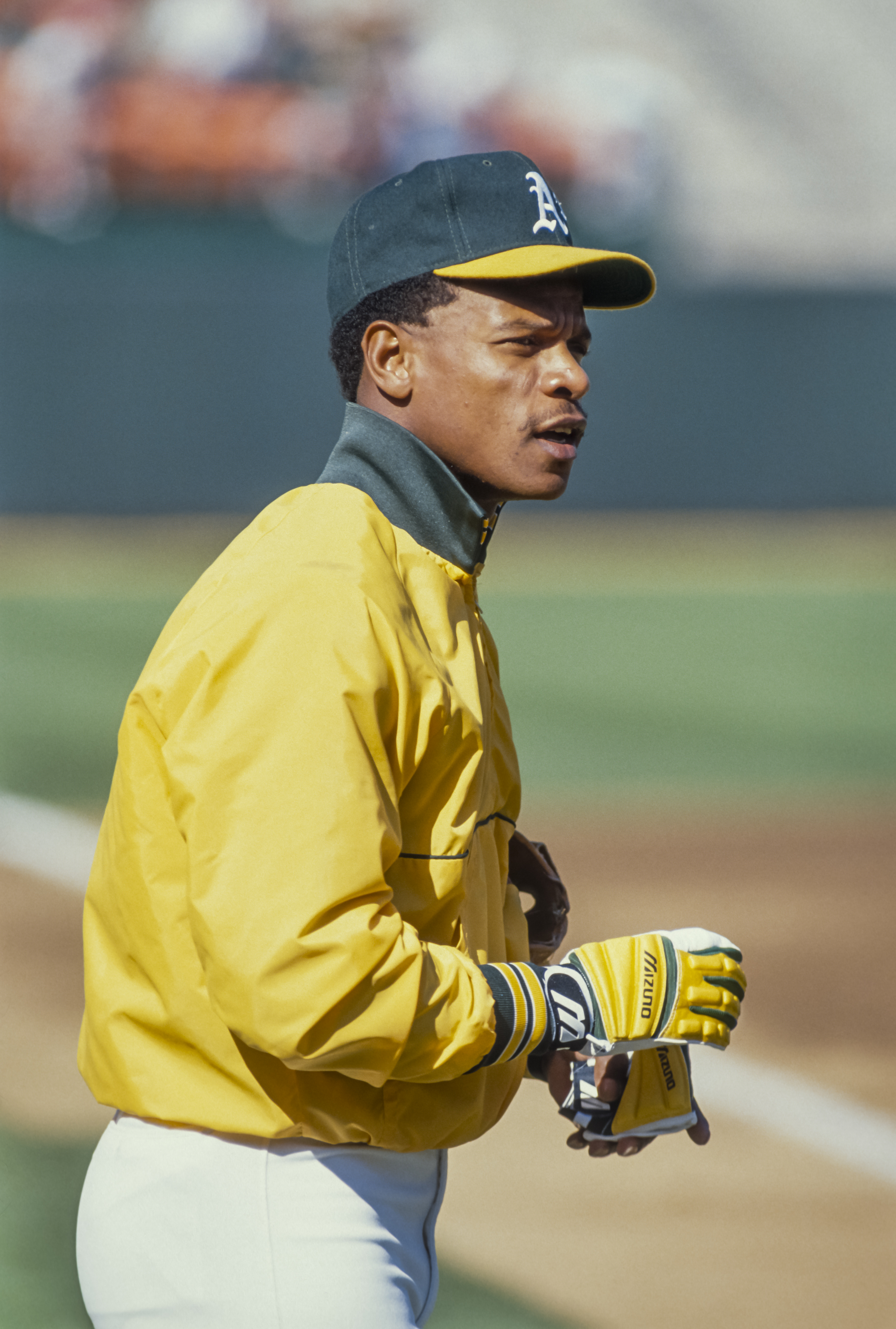 Rickey Henderson practices batting before the 1989 ALCS against the Toronto Blue Jays at the Oakland Coliseum on October 3-4, 1989 | Source: Getty Images