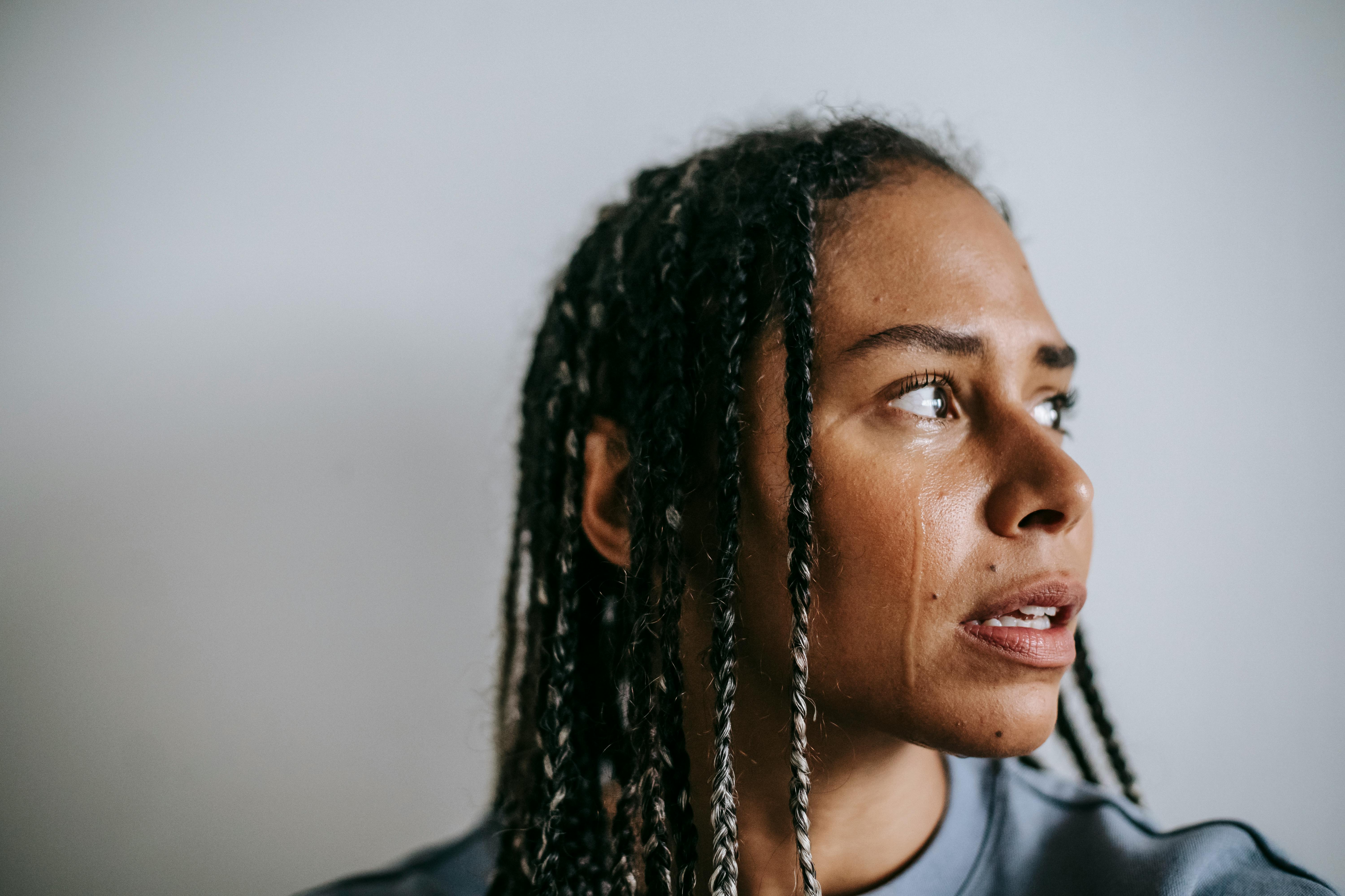 A crying woman looking to her left | Source: Pexels