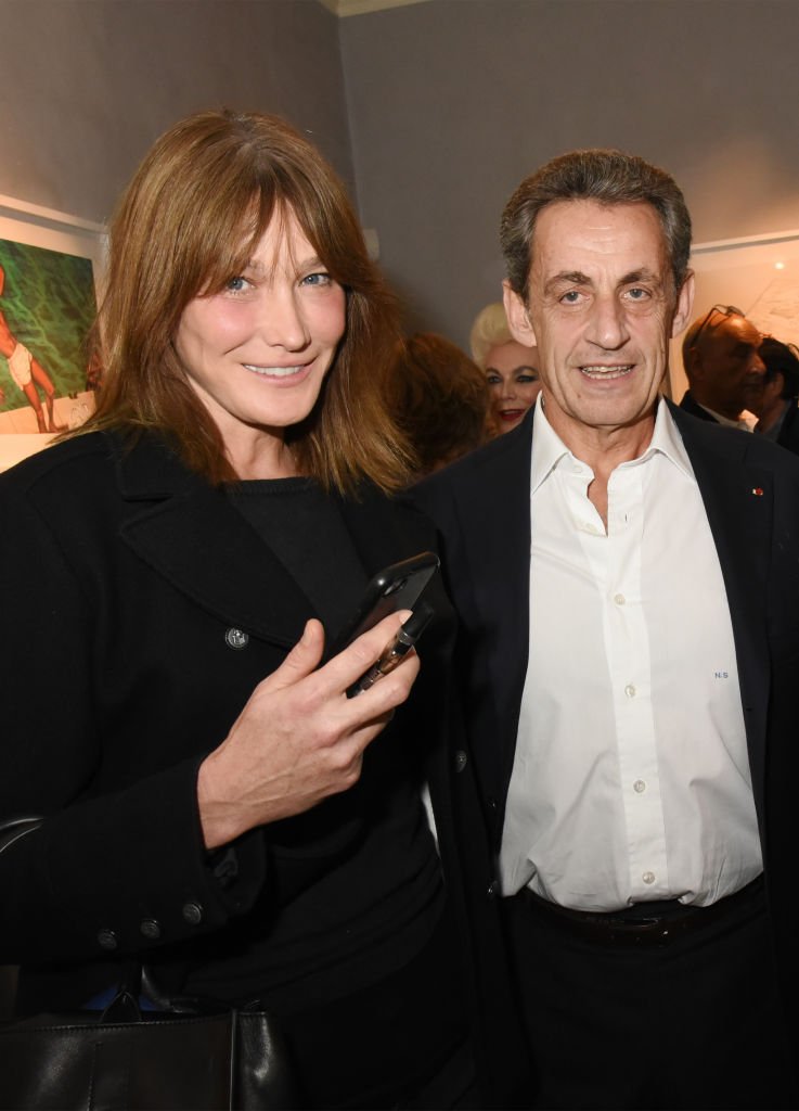 Carla Bruni et Nicolas Sarkozy assistent à la Simon Bocanegra et Philippe Morillon: Exposition à la Galerie Du Passage Pierre Passebon le 18 octobre 2017 à Paris, France. | Photo : Getty Images Carla Bruni et Nicolas Sarkozy assistent à la Simon Bocanegra et Philippe Morillon: Exposition à la Galerie Du Passage Pierre Passebon le 18 octobre 2017 à Paris, France. | Photo : Getty Images