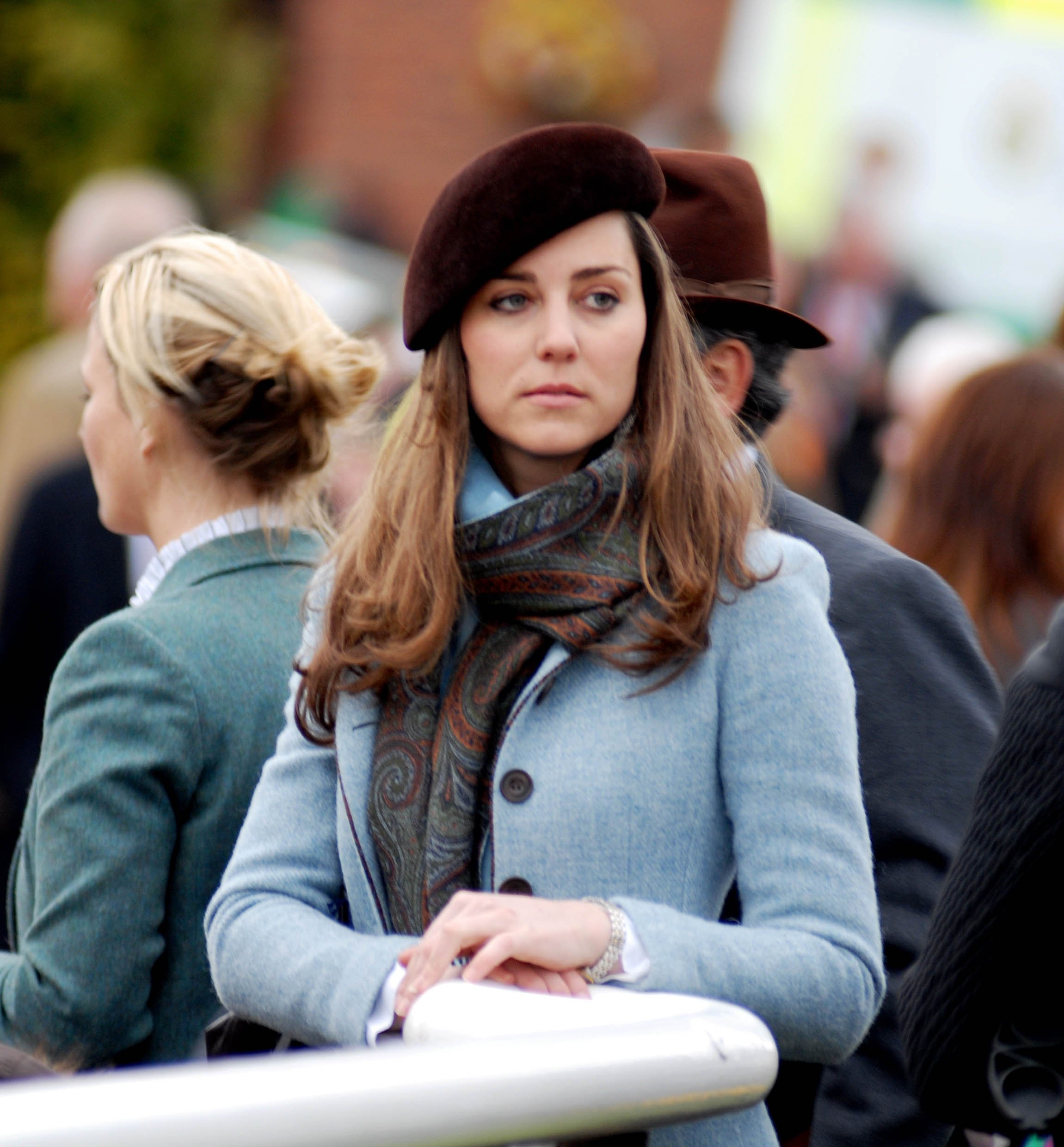 Kate Middleton relaxes at the Cheltenham Gold Cup Festival on March 16, 2007 | Source: Getty Images