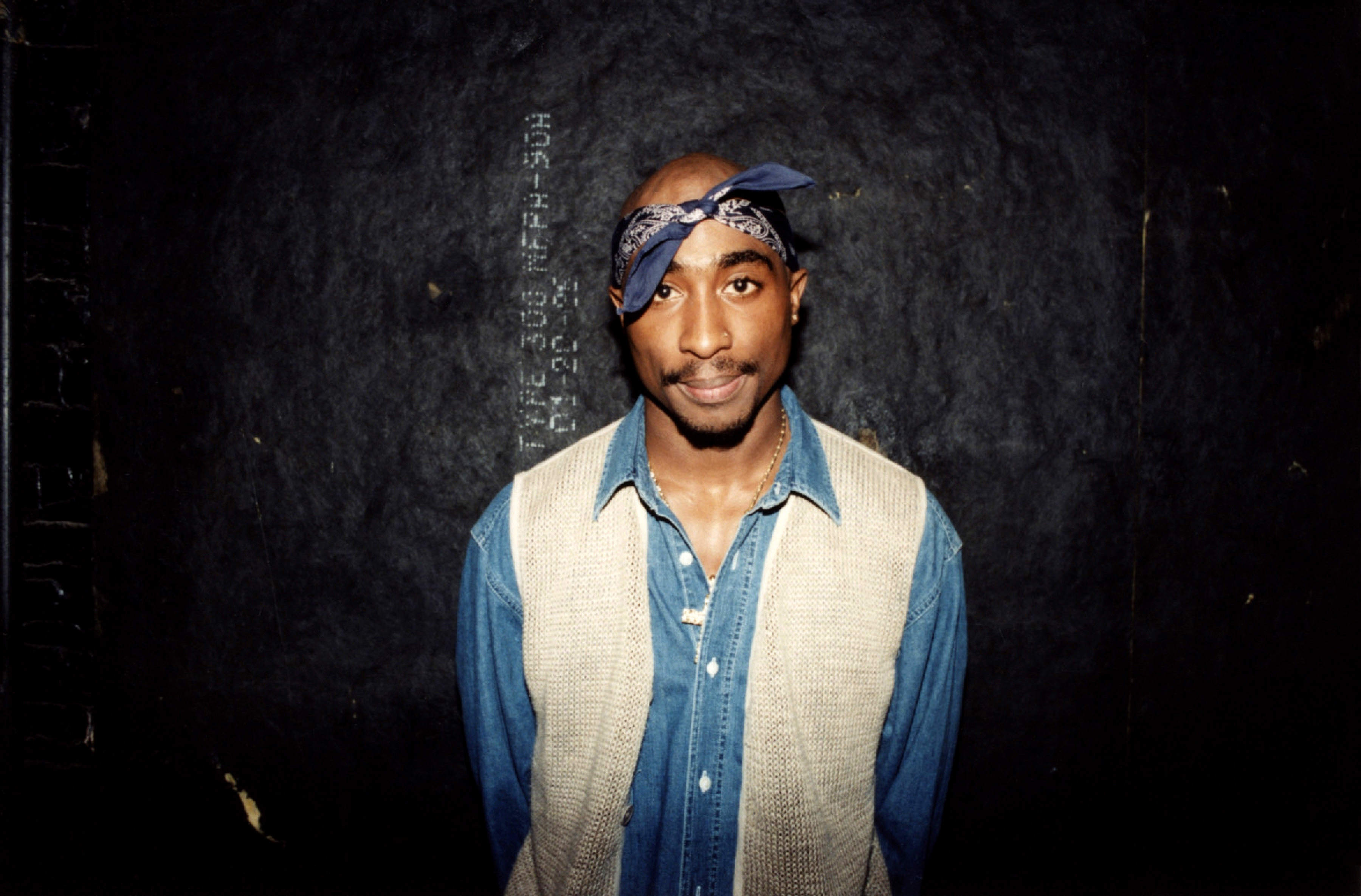 Tupac Shakur poses for photos backstage after his performance at the Regal Theater in March 1994 in Chicago, Illinois | Source: Getty Images