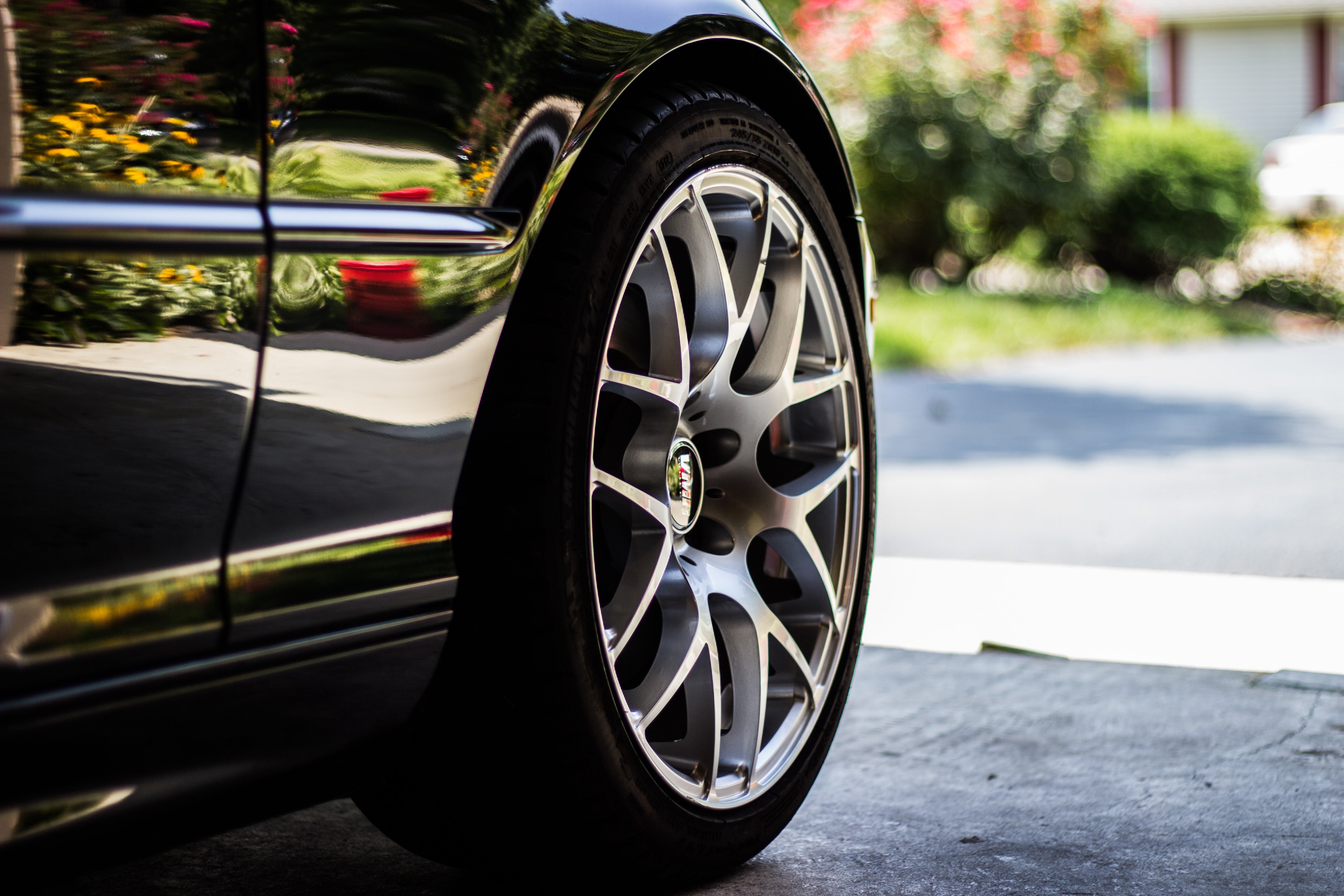 Picture of a car wheel | Source: Unsplash