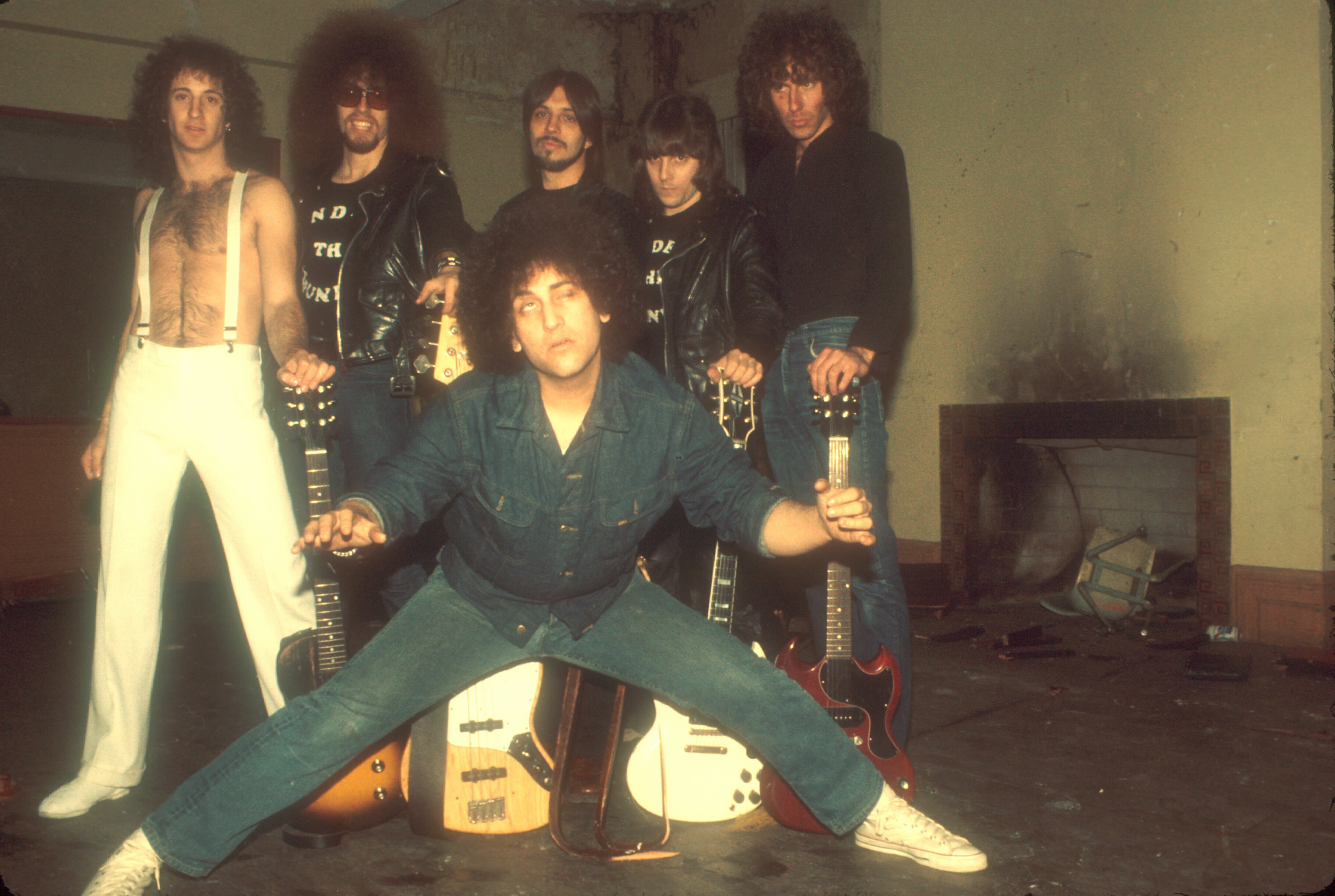 Scott "Top Ten" Kempner, Mark "the Animal" Mendoza, Richie Teeter, the musician, Andy Shernoff, and Handsome Dick Manitoba circa 2000 | Source: Getty Images