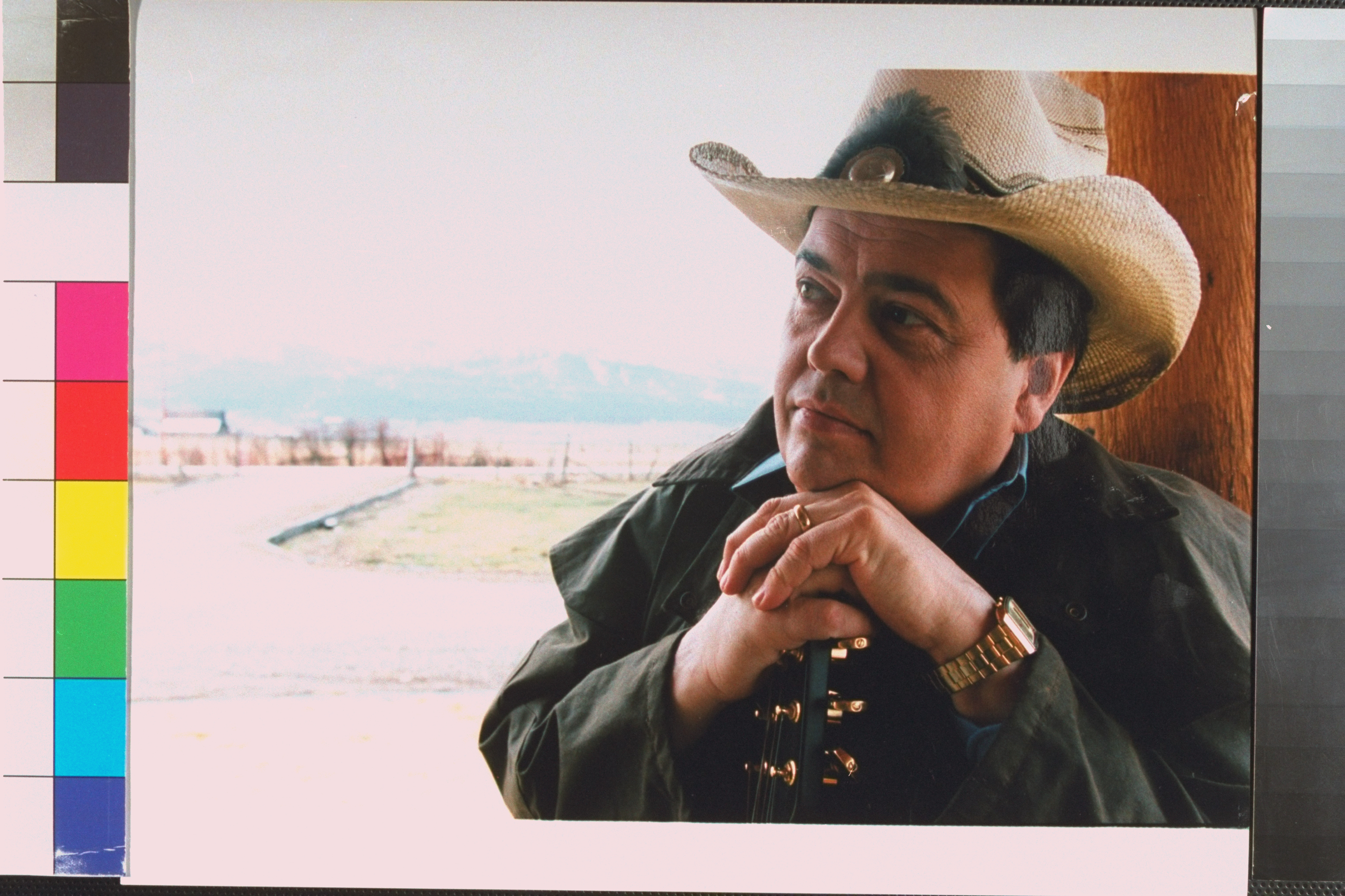 Alan Osmond sitting on porch outside his ranch in 1995 | Source: Getty Images