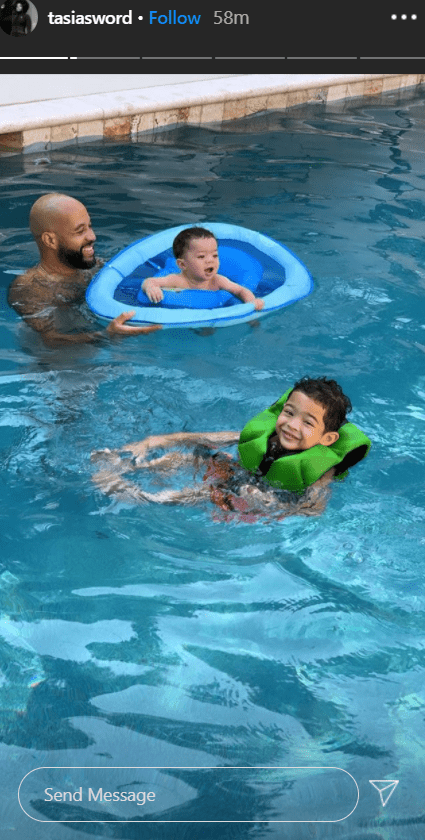 Fantasia Barrino's husband, Kendall Taylor, and grandchildren, Khoen and Kyan, having fun in the pool. | Photo: Instagram/@tasiasword