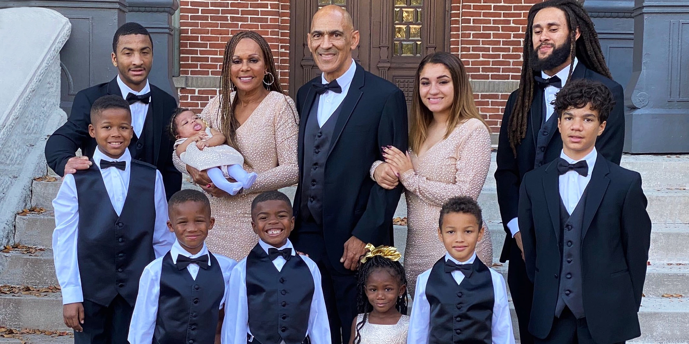 Tony Dungy and his family. | Source: Facebook.com/TonyDungy