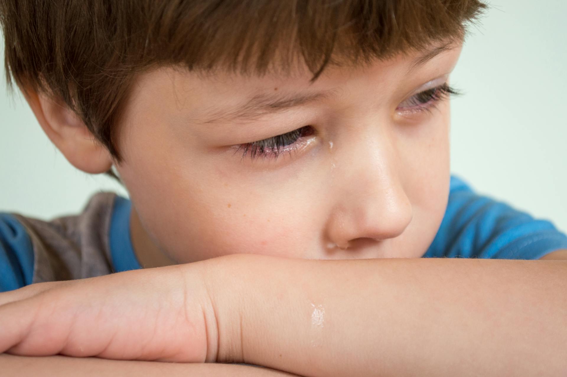 A close-up shot of a child crying | Source: Pexels