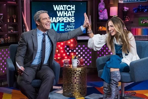 Andy Cohen and Sarah Jessica Parker on "Watch What Happens Live With Andy Cohen" | Photo: Getty Images