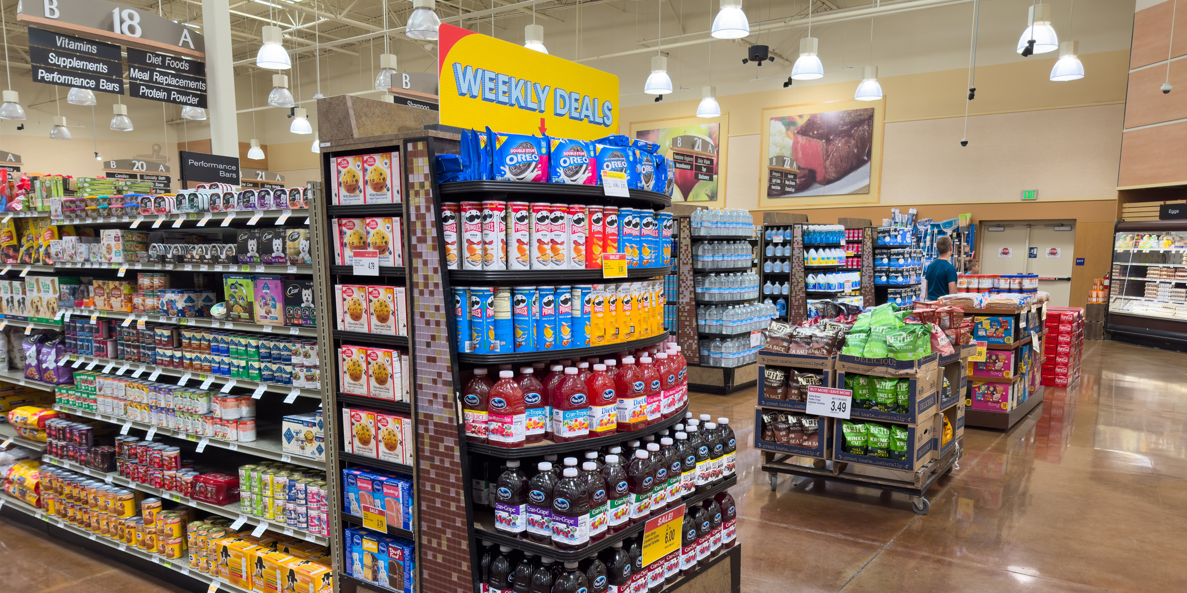 The interior of a grocery store | Source: Shutterstock