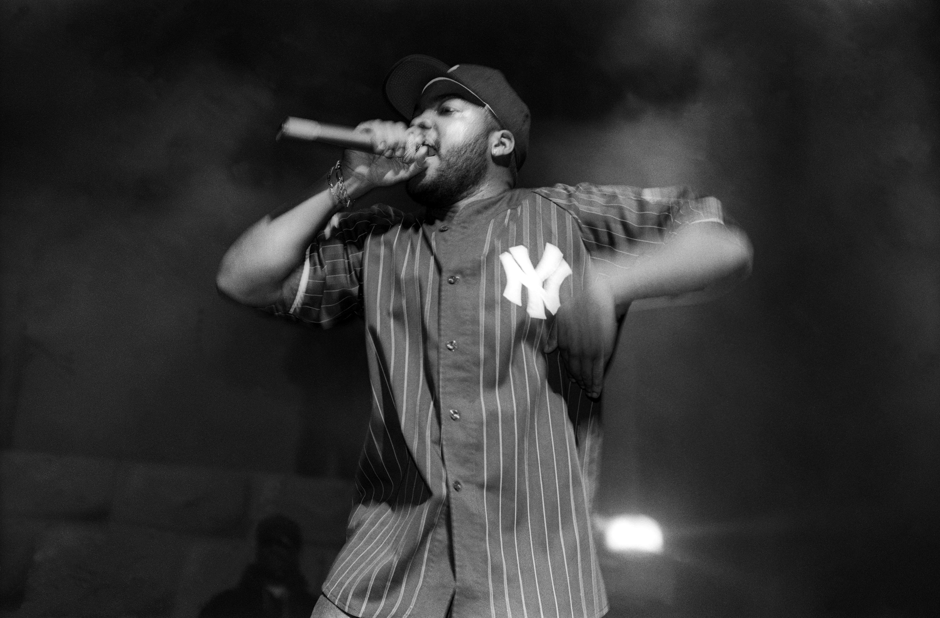 Ice Cube performing at The Apollo Theater in New York City on February 22, 1992. | Source: Getty Images