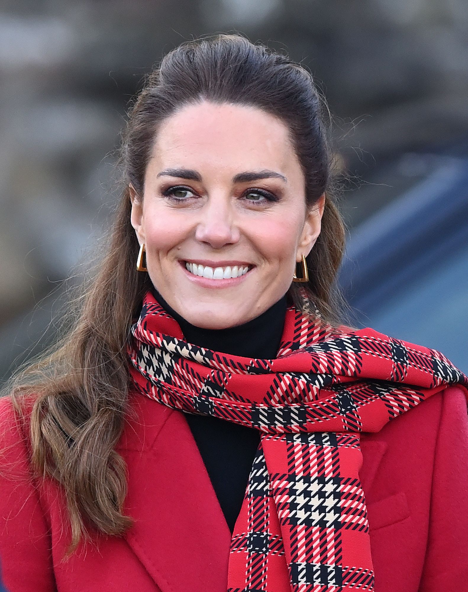 Kate Middleton Takes Rare Selfie Video Wearing a Bobble Hat & Quilted ...