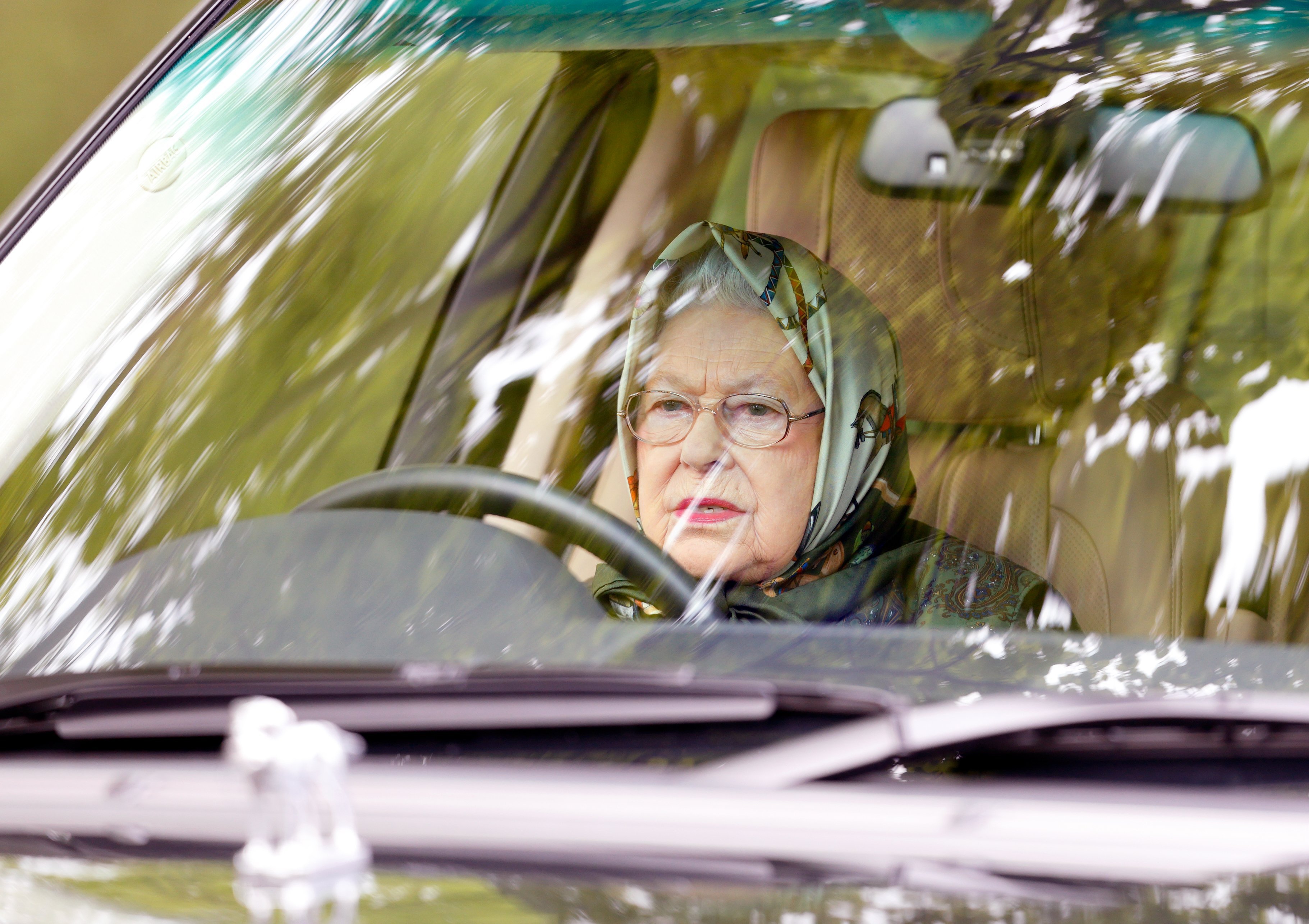 Queen Elizabeth driving - Getty Images