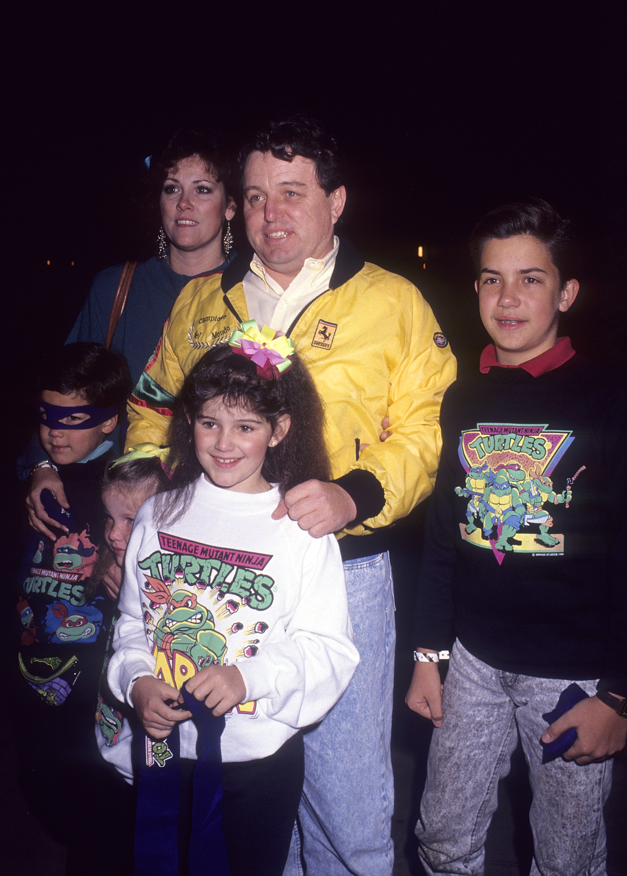 Jerry Mathers, Rhonda Gehring, Noah, Mercedes, and Gretchen in Universal City, California on November 21, 1990 | Source: Getty Images