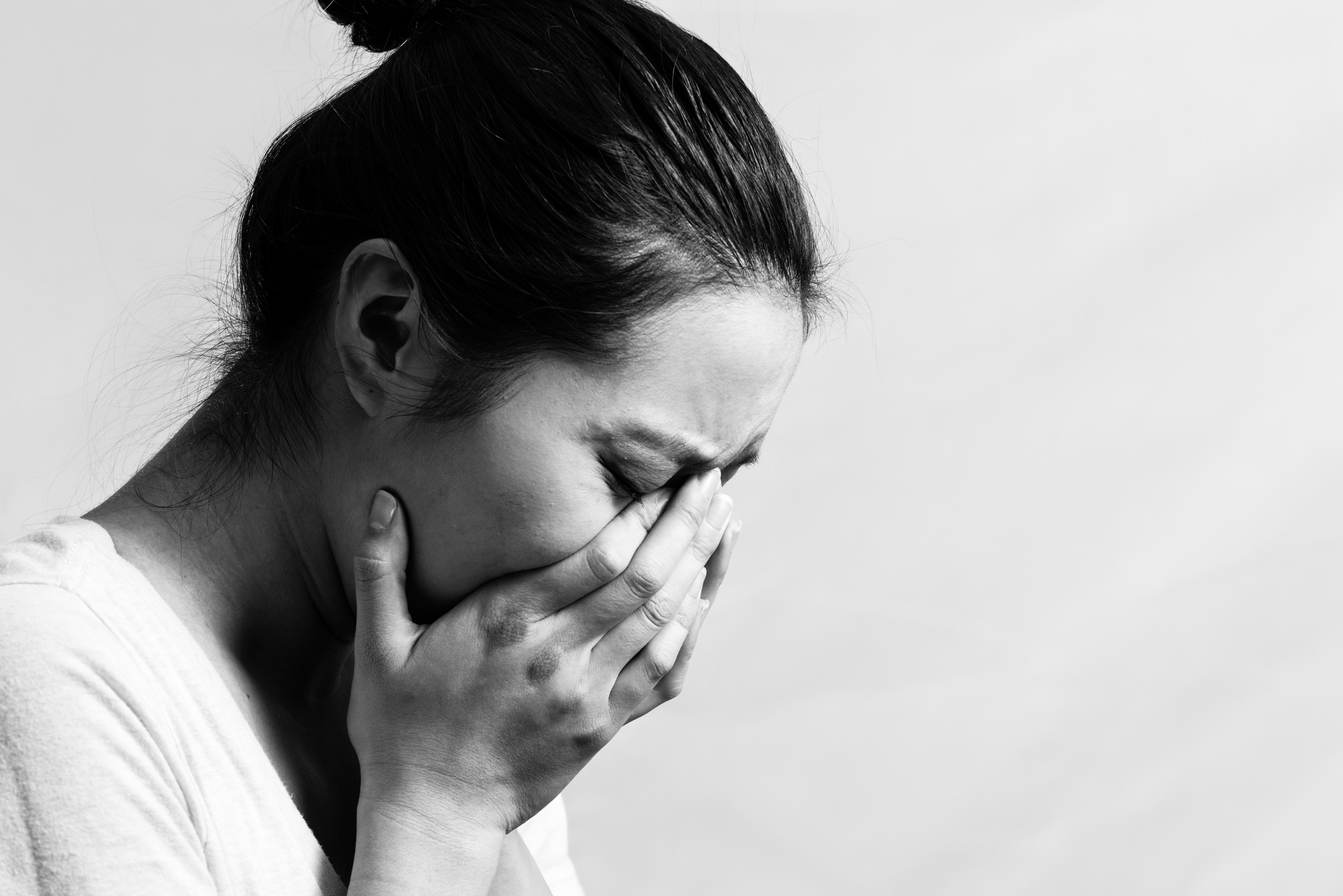 A grayscale photo of a woman crying | Source: Shutterstock