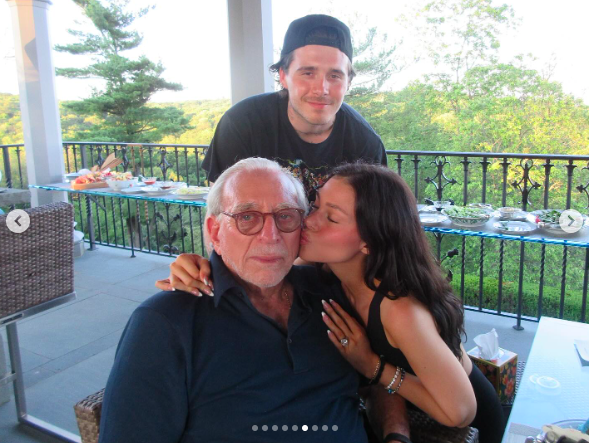 Nicola Peltz planting a kiss on Nelson Peltz's cheek, as Brooklyn Beckham smiles behind them. | Source: Instagram/nicolaannepeltzbeckham