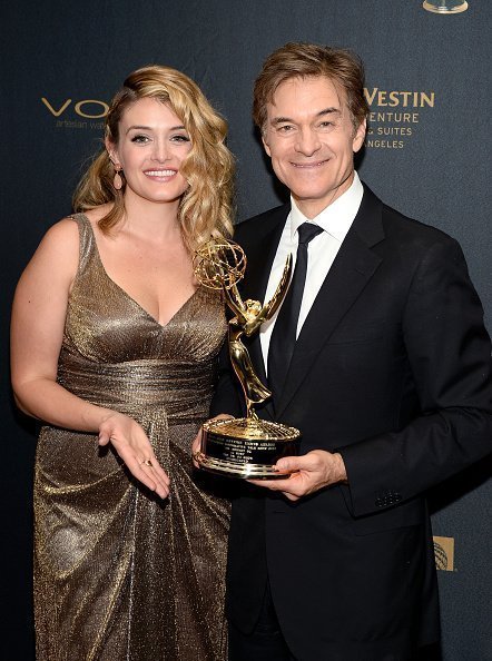 Daphne Oz and Dr. Oz at the 43rd Annual Daytime Emmy Awards at the Westin Bonaventure Hotel on May 1, 2016 in Los Angeles, California. | Photo: Getty Images