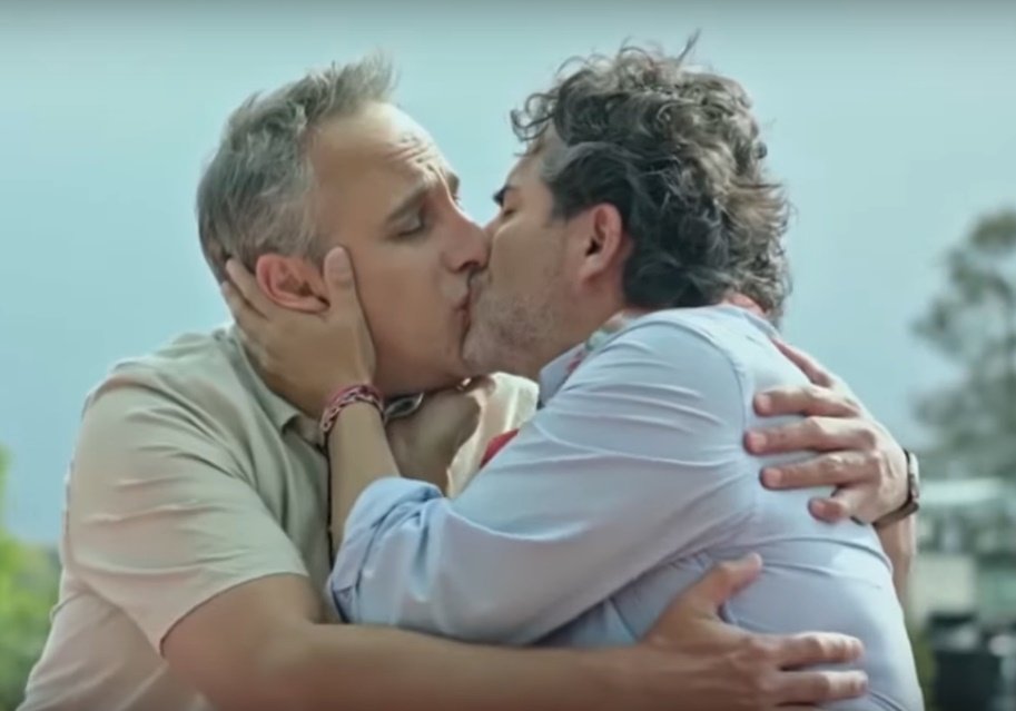 Bracho y Araiza besándose en una escena de la telenovela "Alma de Ángel". | Foto: Youtube/Hoy Bracho y Araiza besándose en una escena de la telenovela "Alma de Ángel". | Foto: Youtube/Hoy