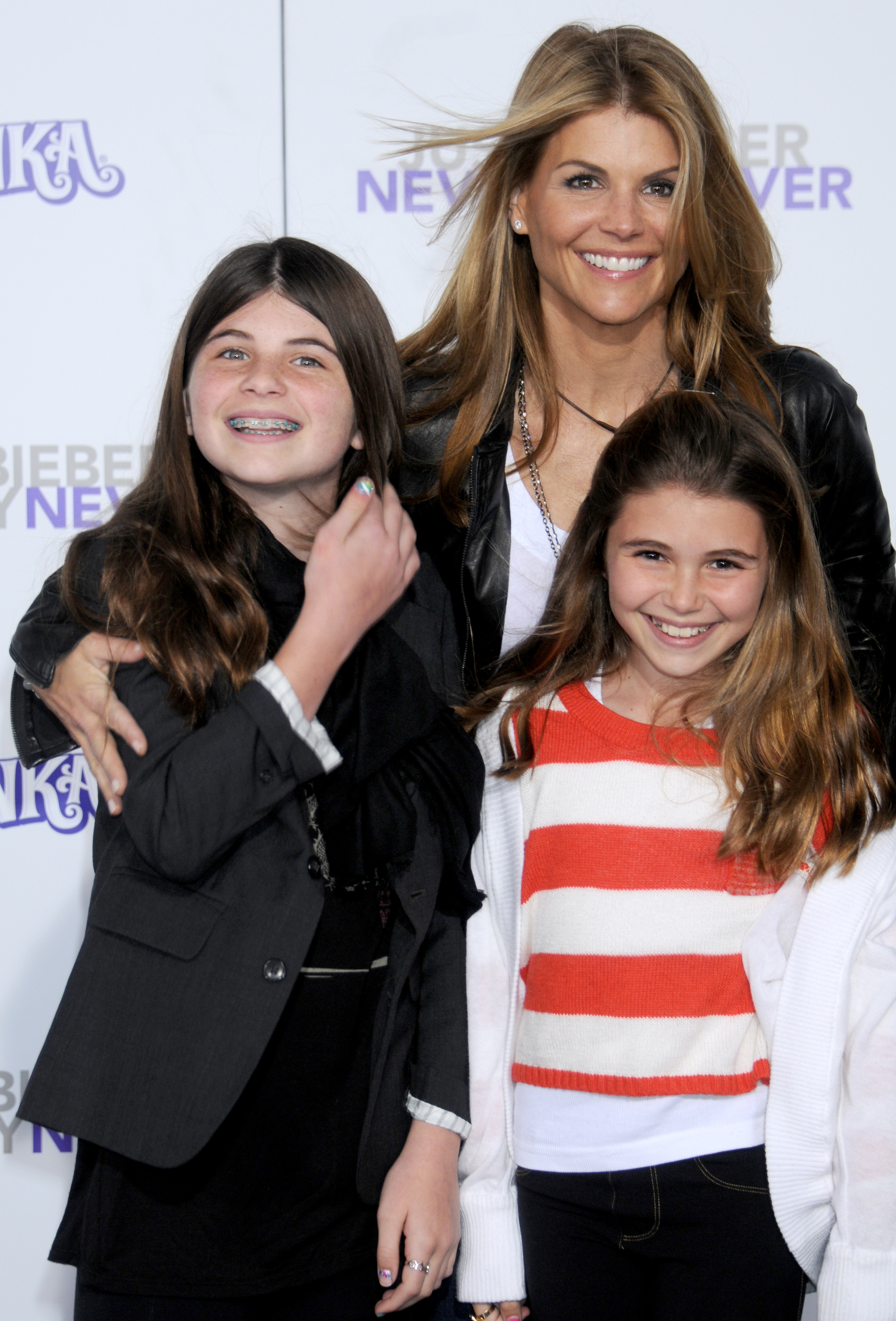 Lori Loughlin and daughter's Isabella Rose and Olivia Jade at the premiere of "Justin Bieber: Never Say Never" on February 8, 2011 in Los Angeles, California | Source: Getty Images