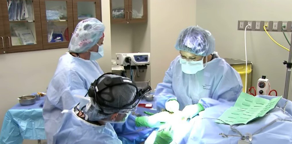 Picture of doctors during the surgery. | Source: Youtube/Inside Edition  