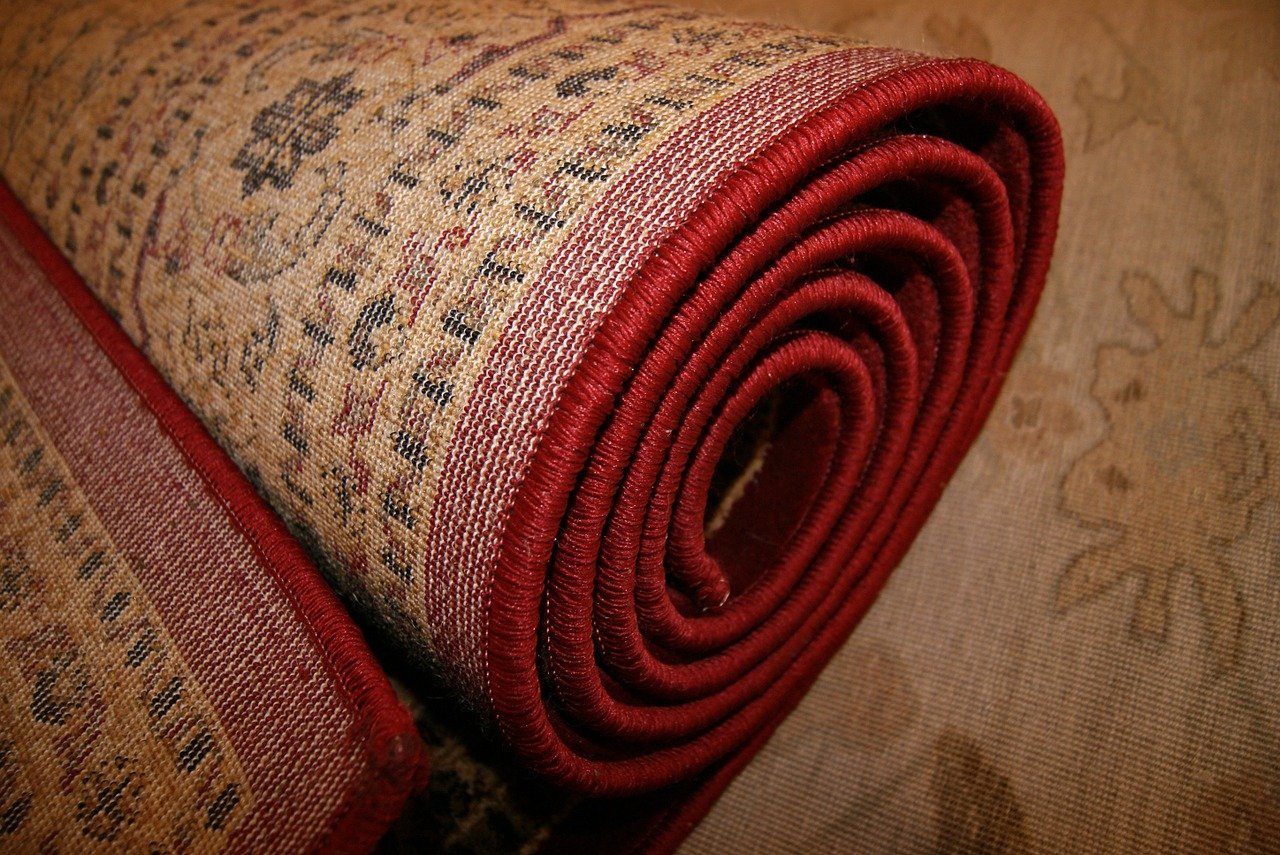 A rolled-up woven carpet waiting to be collected | Photo: Pixabay/Vedran Brnjetic