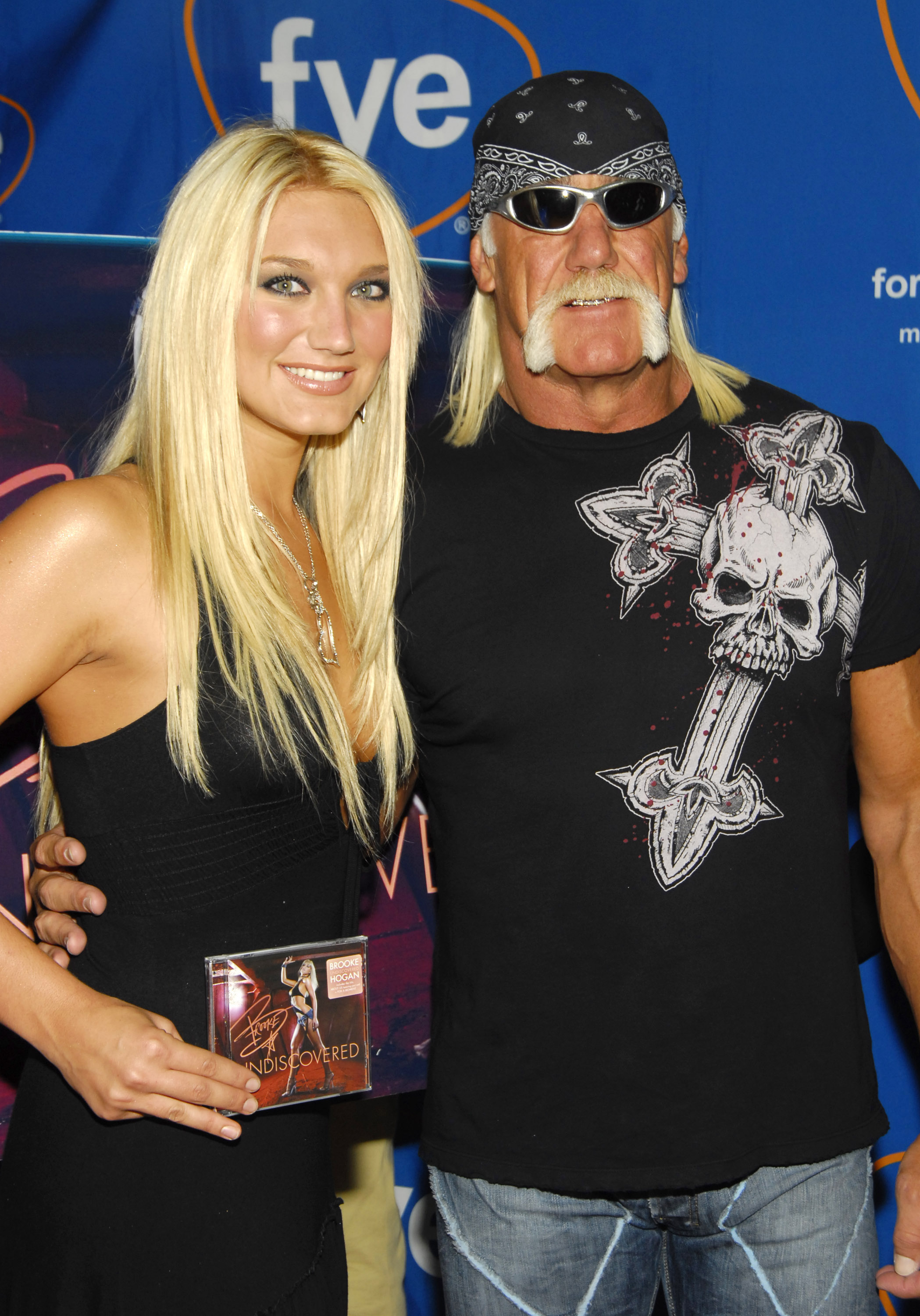 Brooke and Hulk Hogan during her CD signing on October 24, 2006, at FYE in New York. | Source: Getty Images