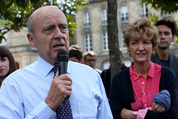 La photo d'Alain Juppé avec son épouse Isabelle le 25 septembre 2016, à Bordeaux, en France | Source: Getty Images / Global Ukraine