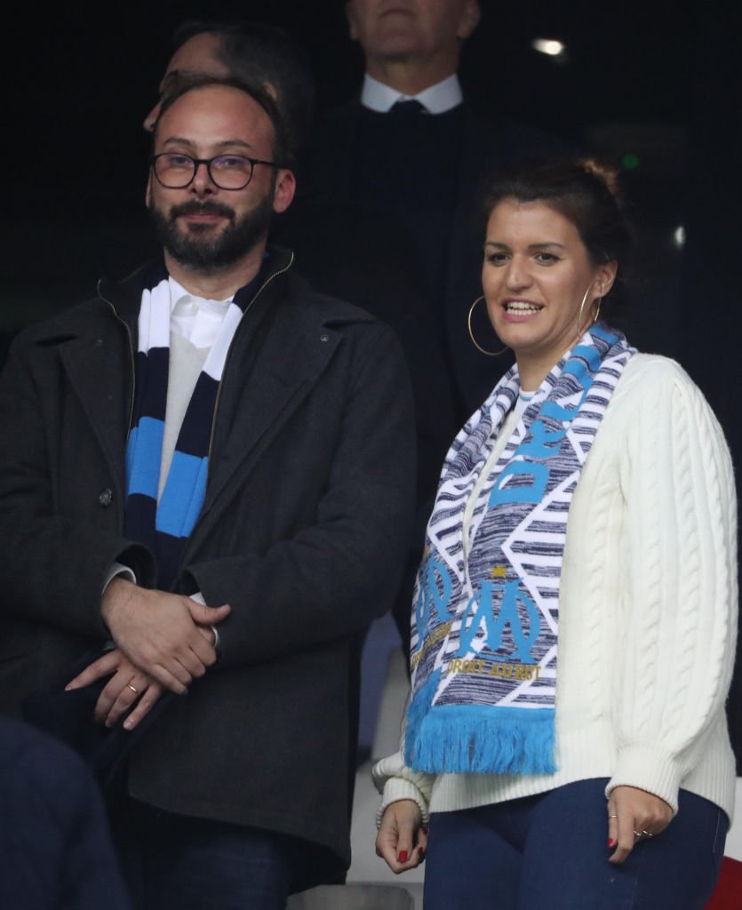 Marlène Schiappa et son mari assistent à un match de Ligue 1 | Source : Getty Images