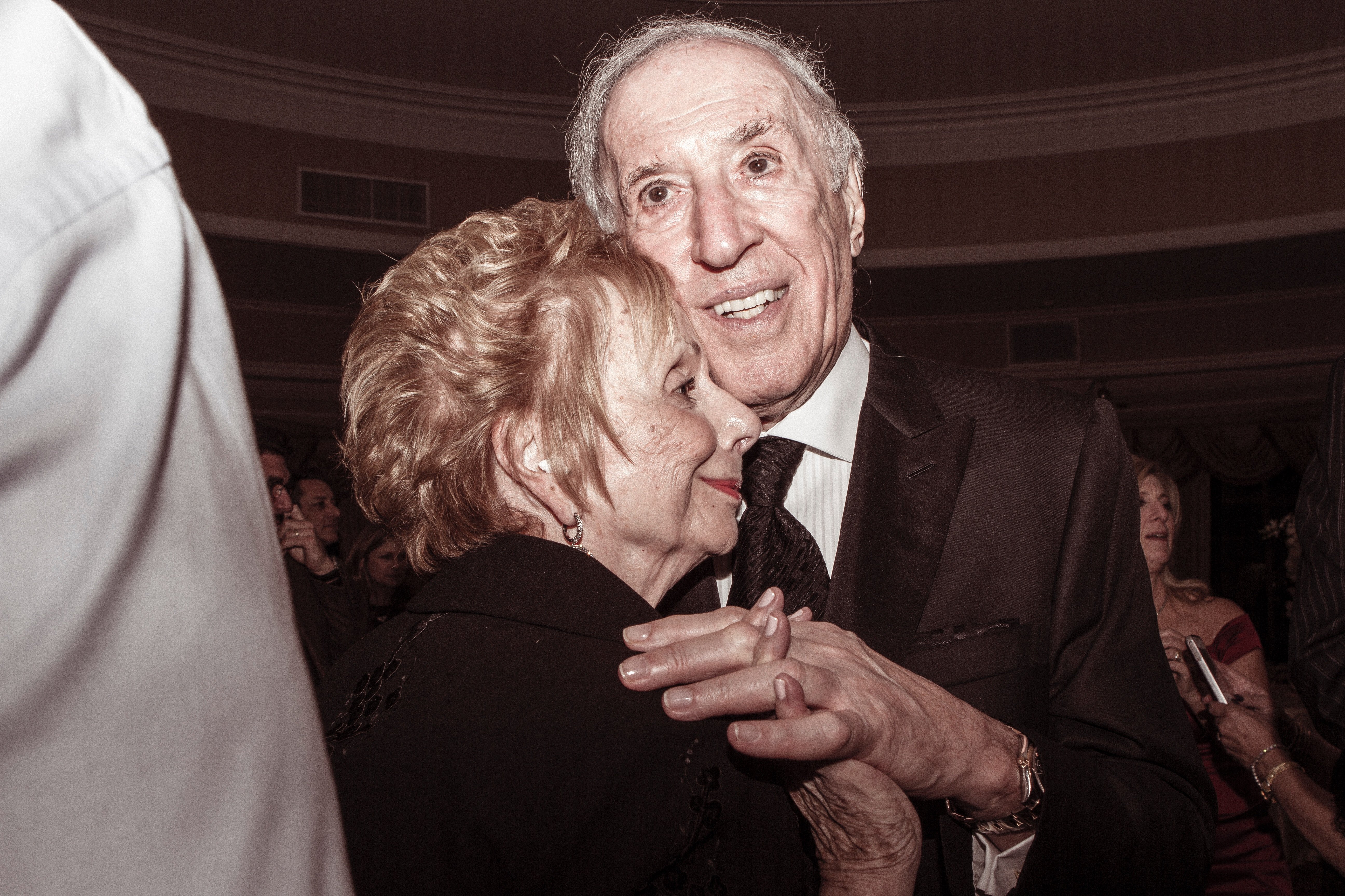 An elderly couple dancing | Source: Unsplash.com