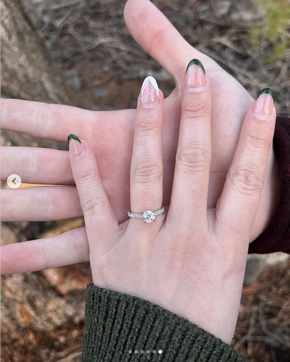 Dakota Norris proposes to his girlfriend, posted on December 24, 2023 | Source: Instagram.com/d.ak.ot.a